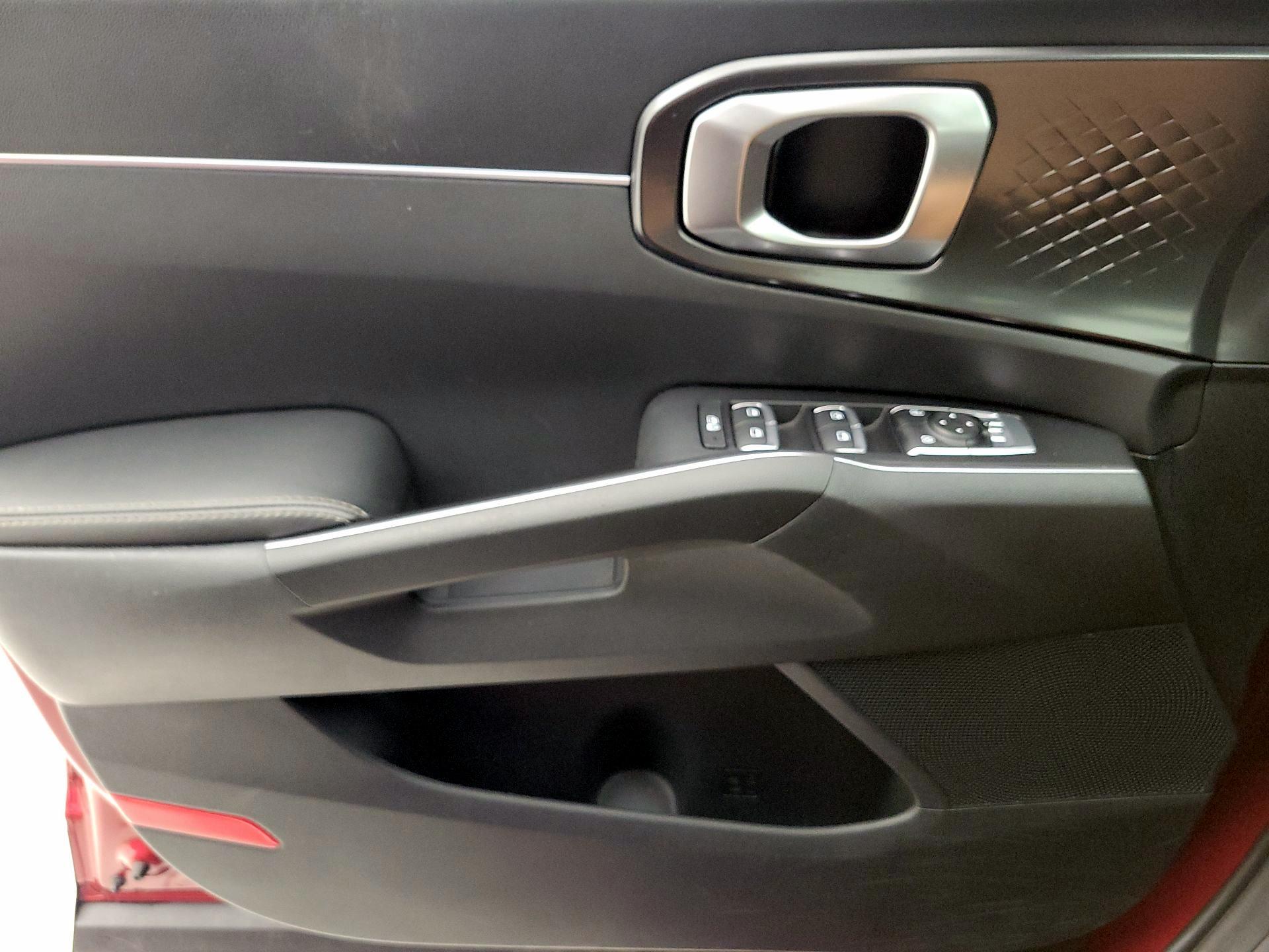 Thumbnail: 2023 Kia Sorento - 10