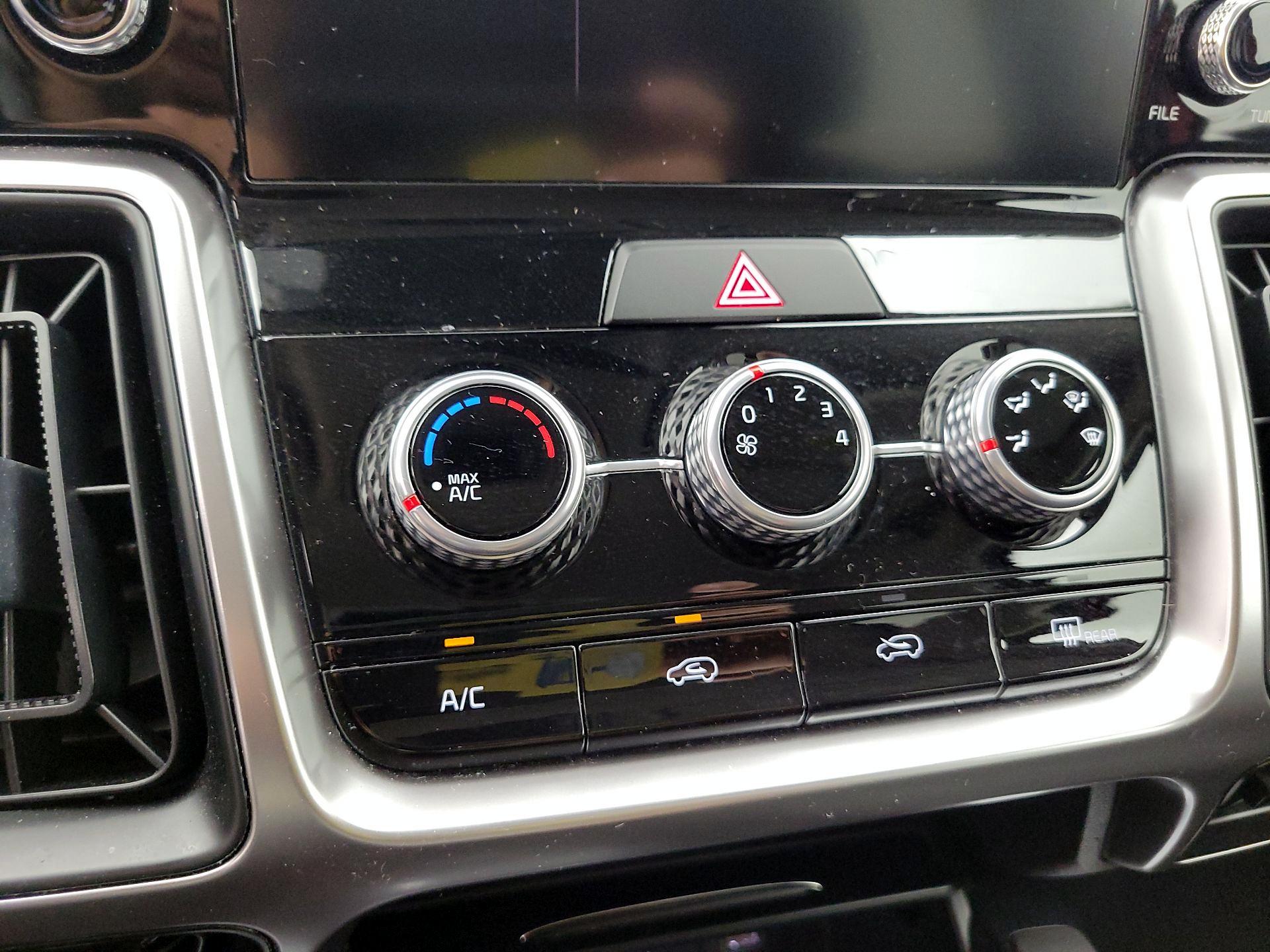 Thumbnail: 2023 Kia Sorento - 14