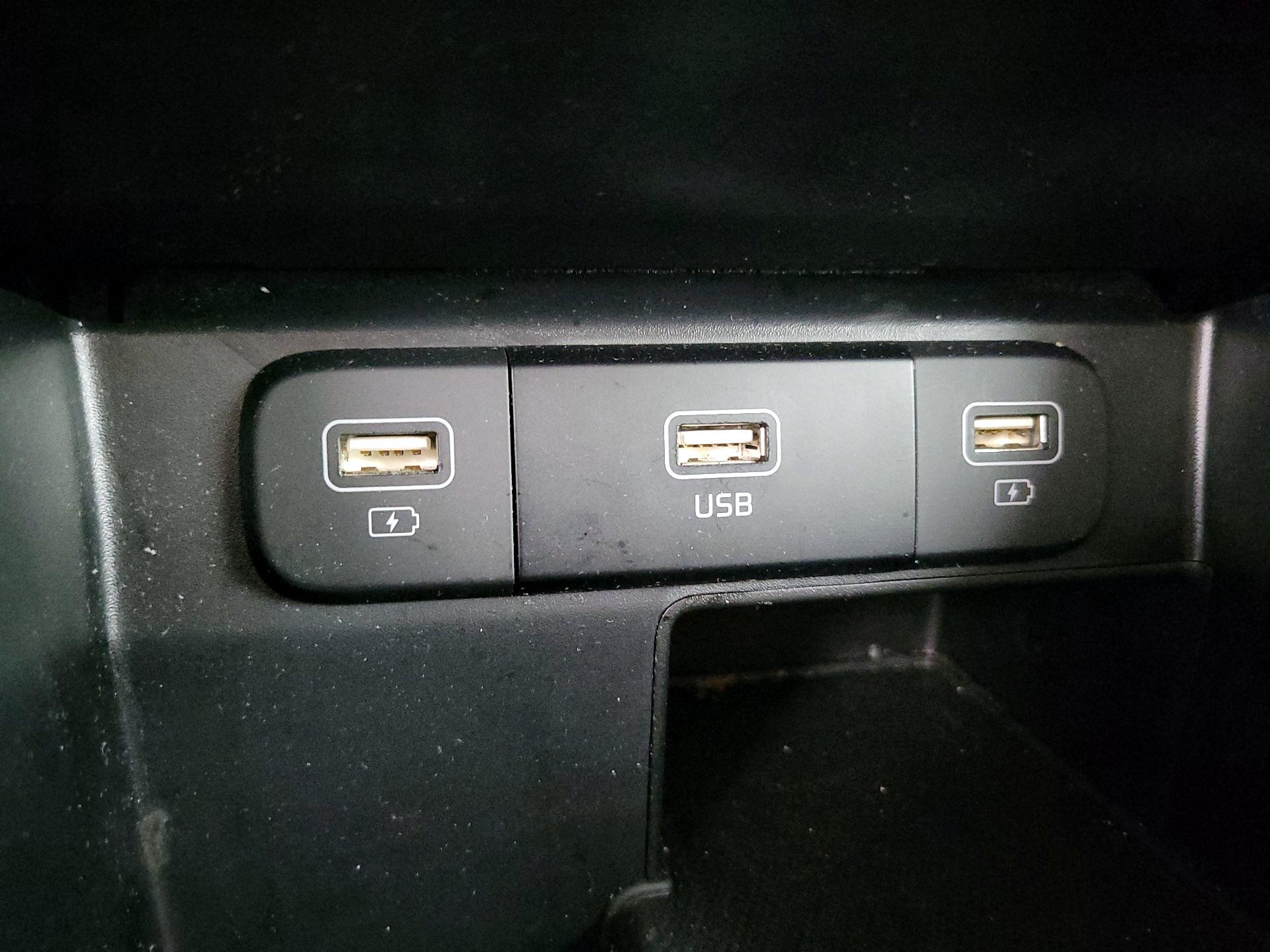 Thumbnail: 2023 Kia Sorento - 16