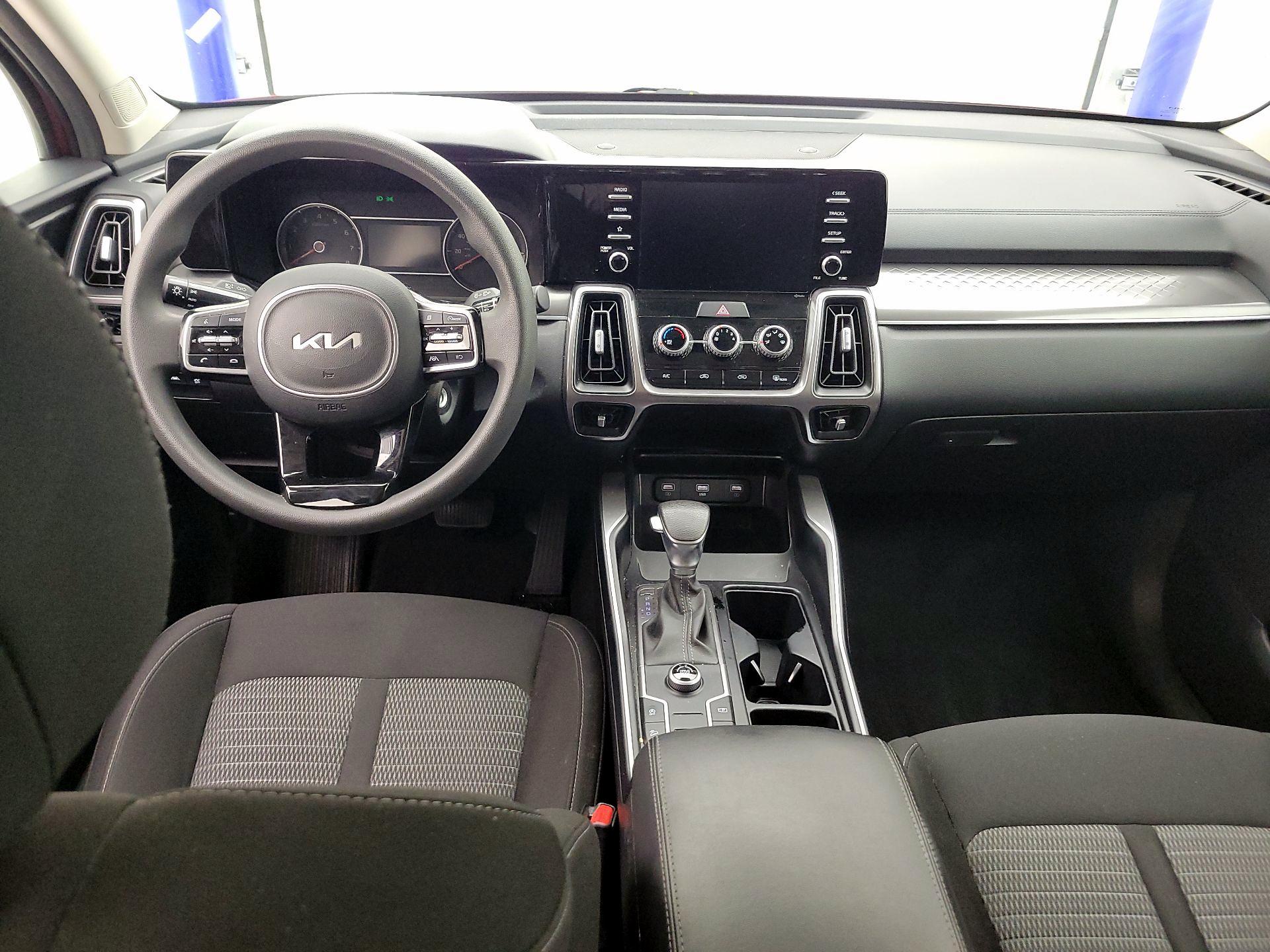 Thumbnail: 2023 Kia Sorento - 8