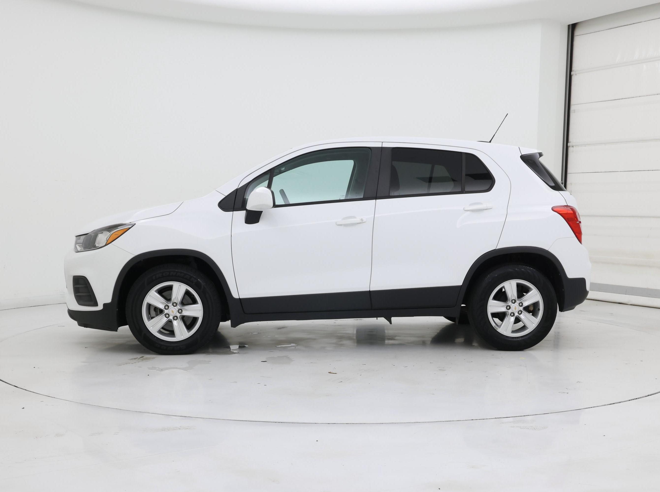 Thumbnail: 2020 Chevrolet Trax - 3