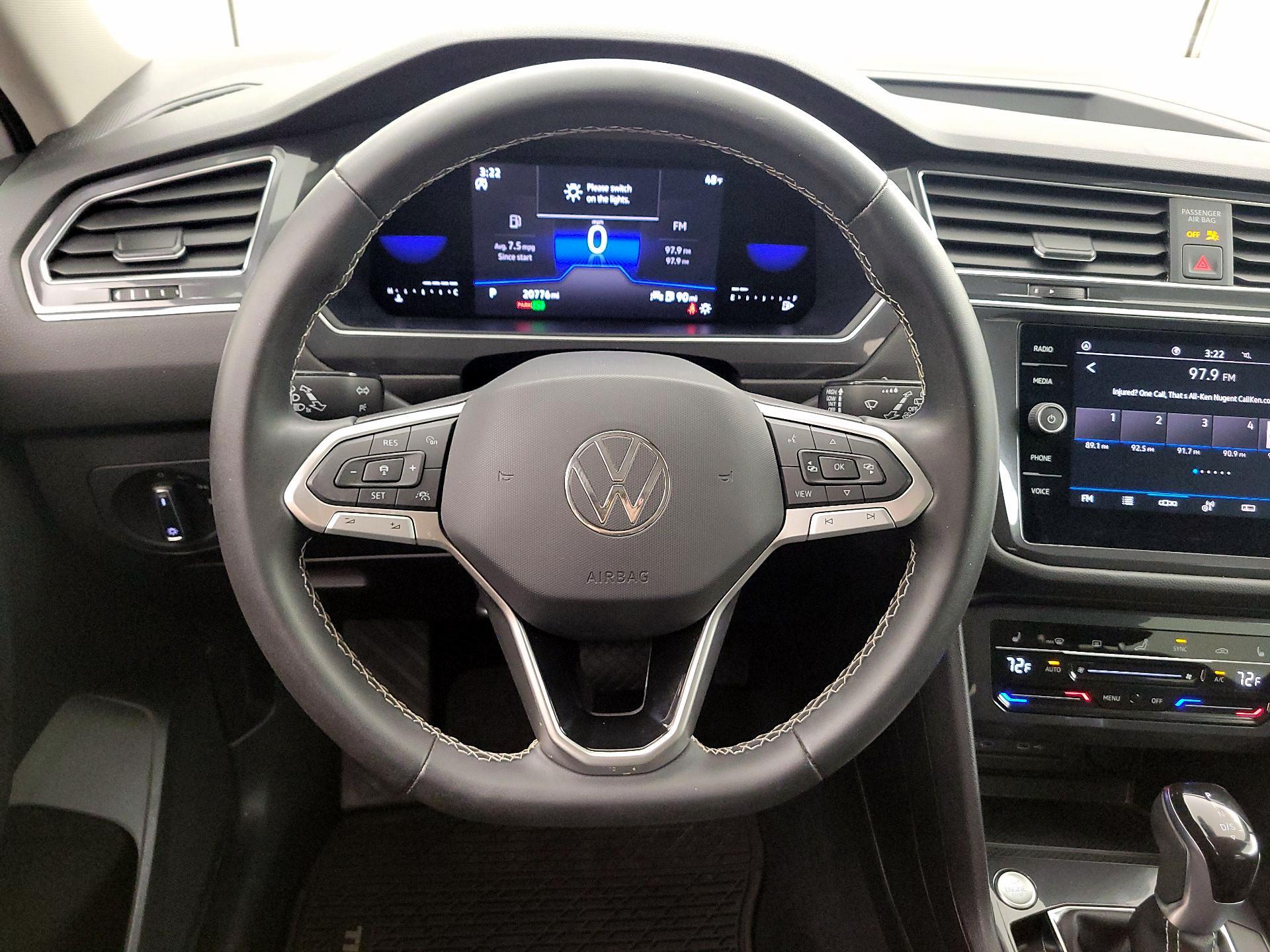 Thumbnail: 2023 Volkswagen Tiguan - 10