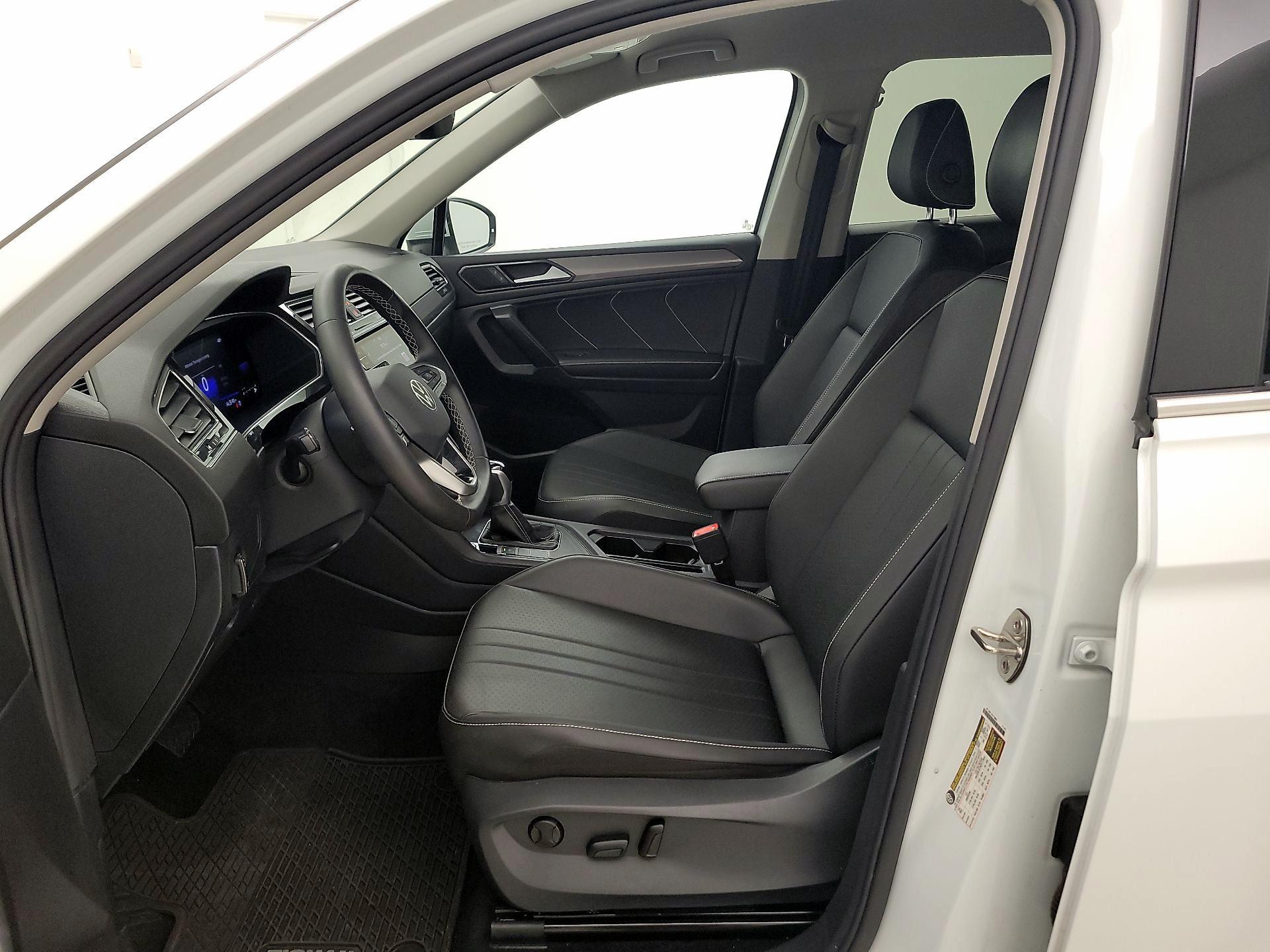 Thumbnail: 2023 Volkswagen Tiguan - 11