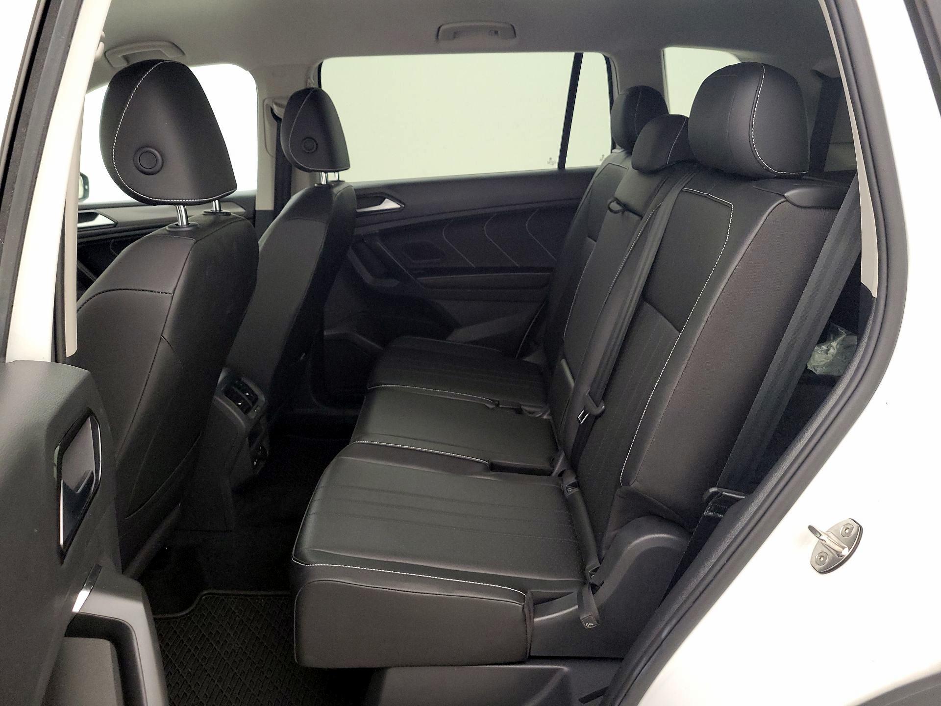 Thumbnail: 2023 Volkswagen Tiguan - 19