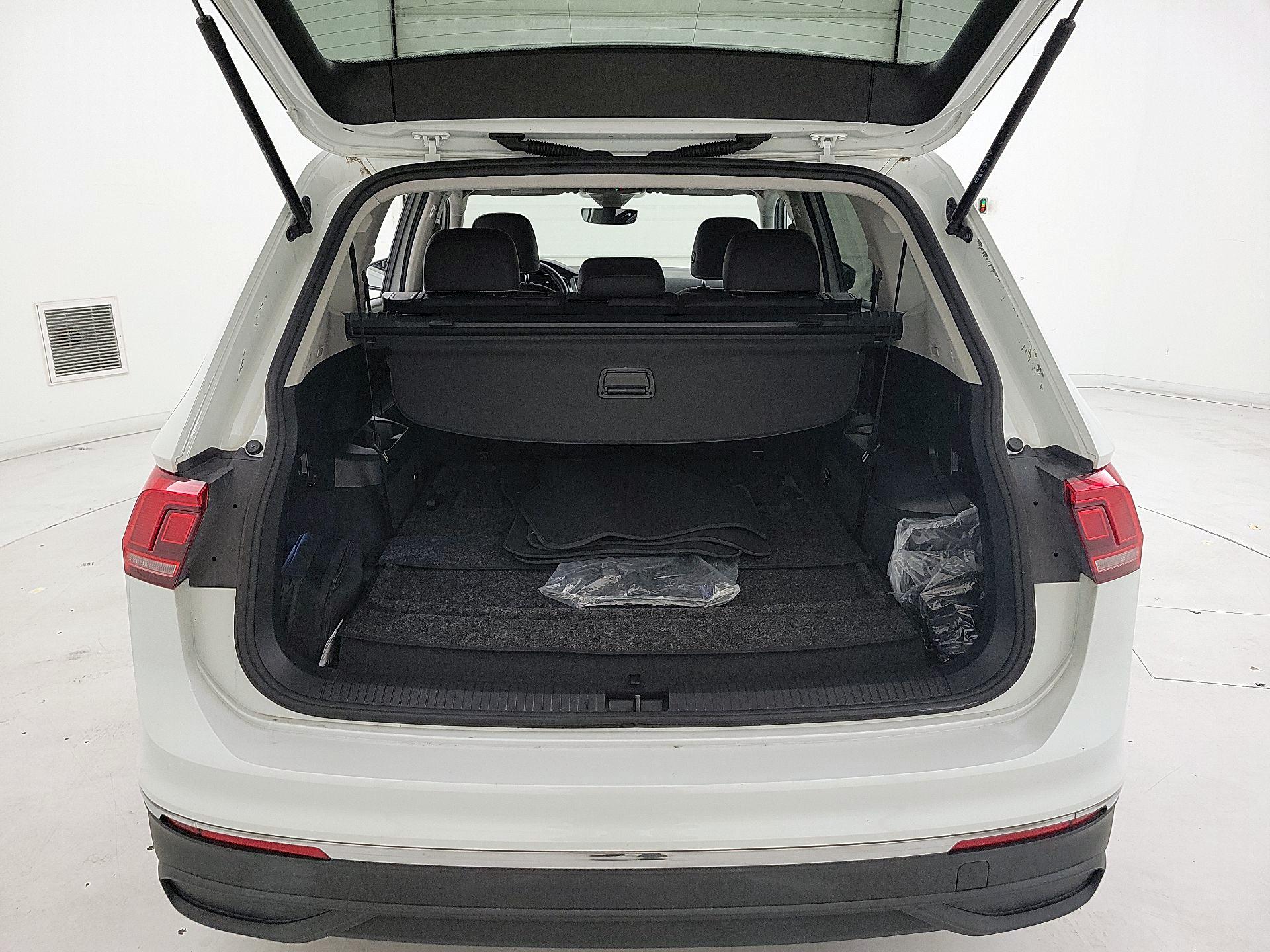 Thumbnail: 2023 Volkswagen Tiguan - 20