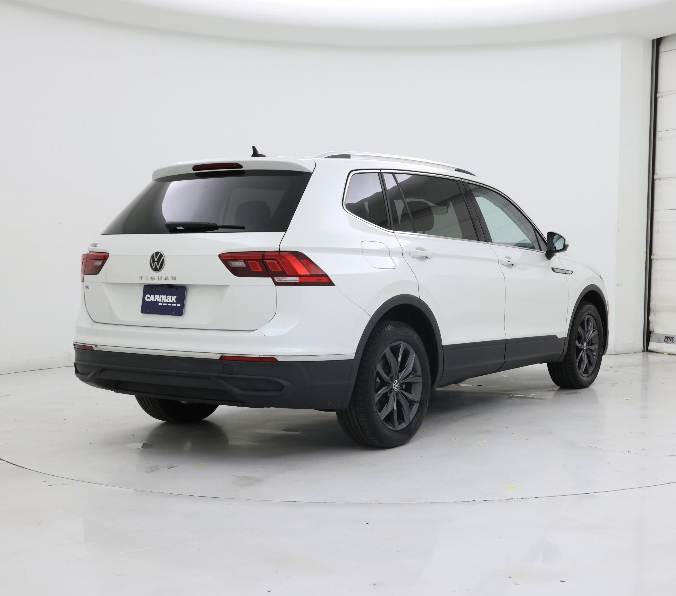 Thumbnail: 2023 Volkswagen Tiguan - 8