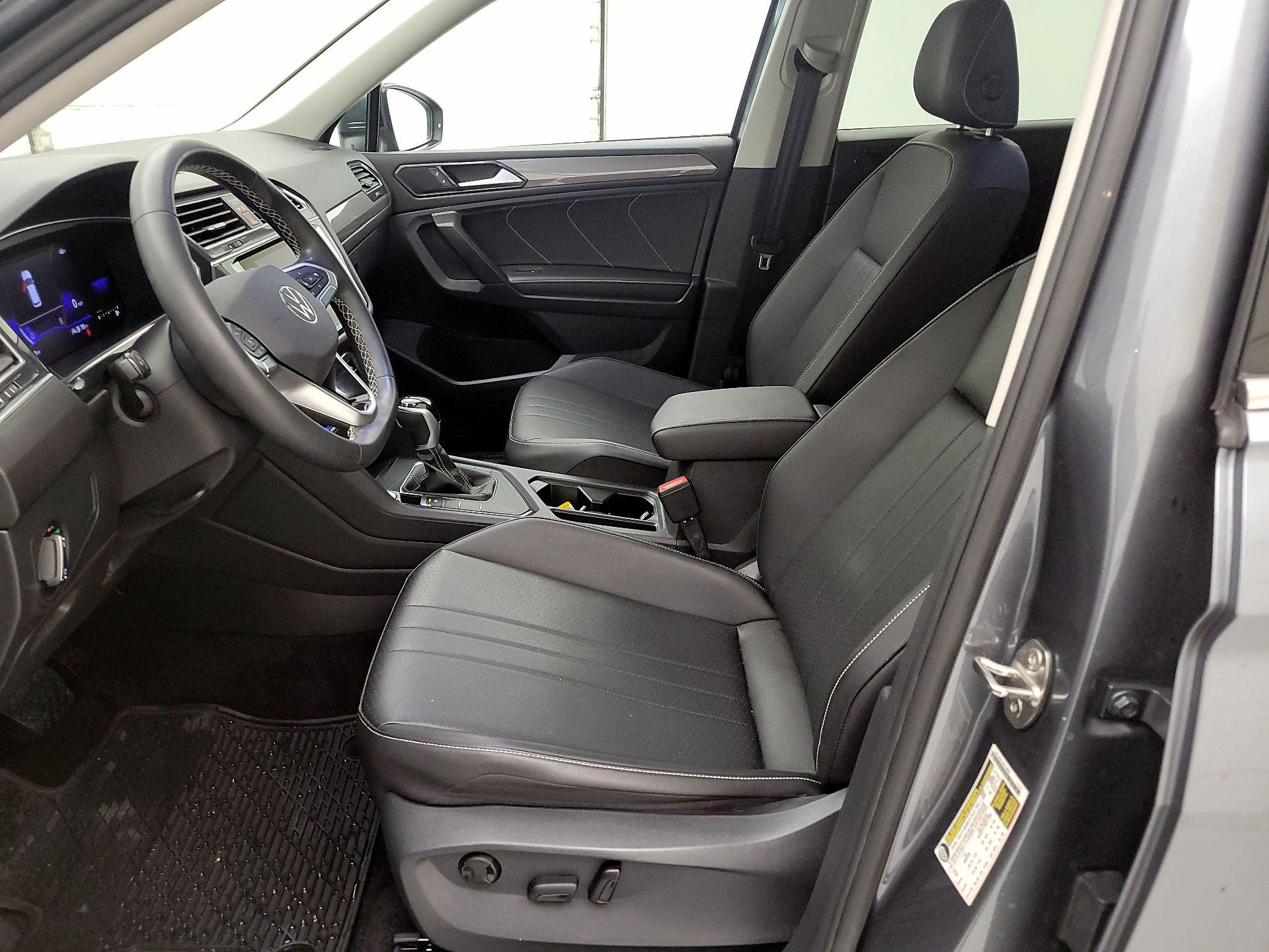 Thumbnail: 2023 Volkswagen Tiguan - 11