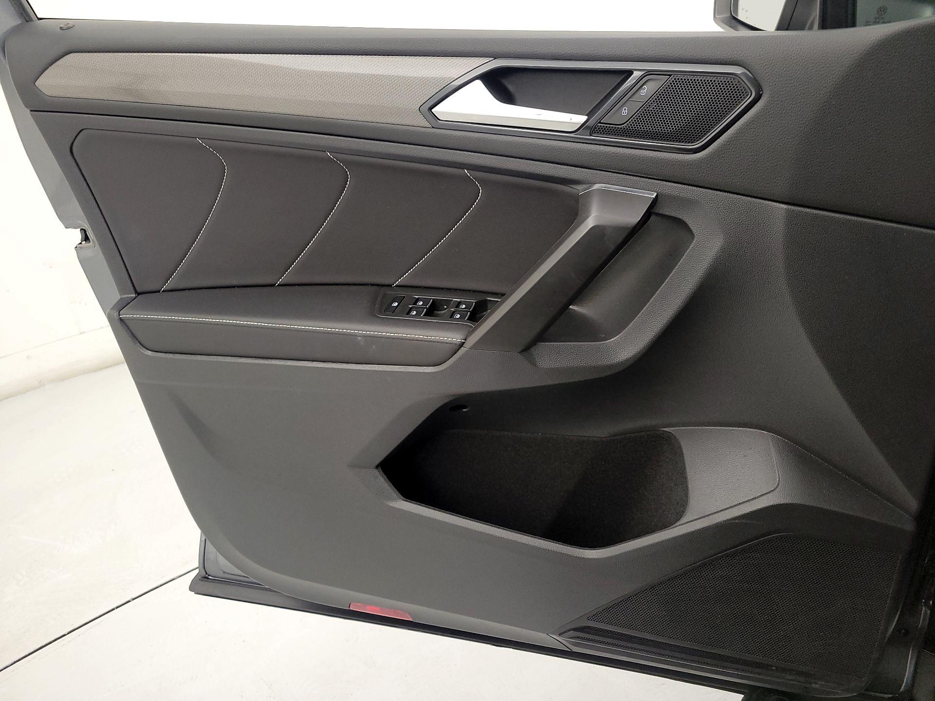 Thumbnail: 2023 Volkswagen Tiguan - 12