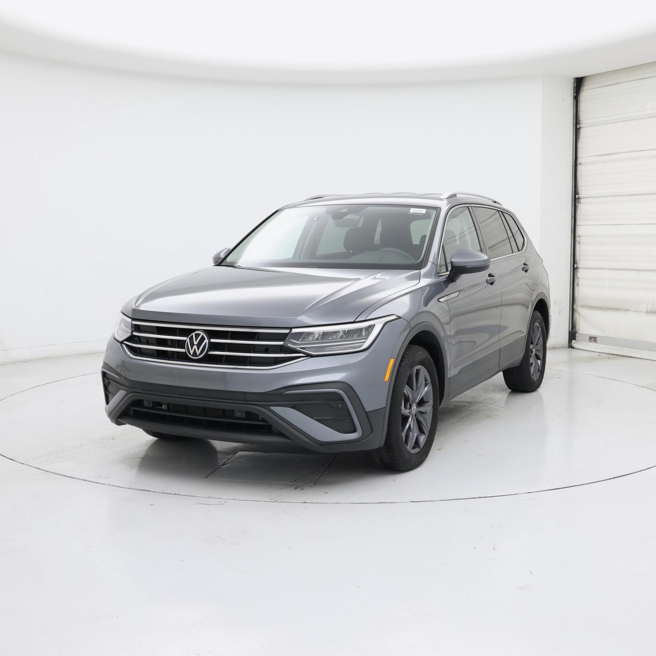 Thumbnail: 2023 Volkswagen Tiguan - 4
