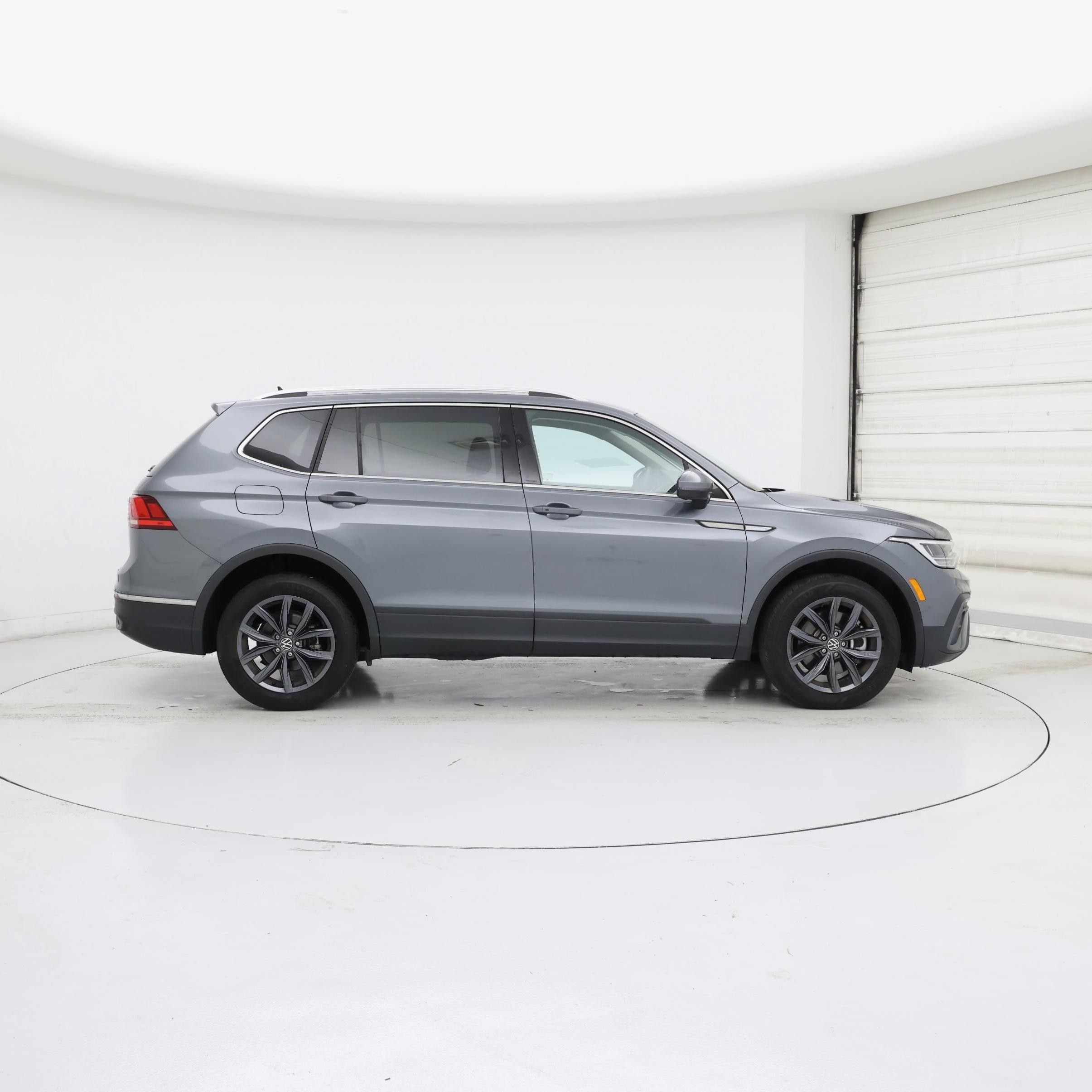 Thumbnail: 2023 Volkswagen Tiguan - 7