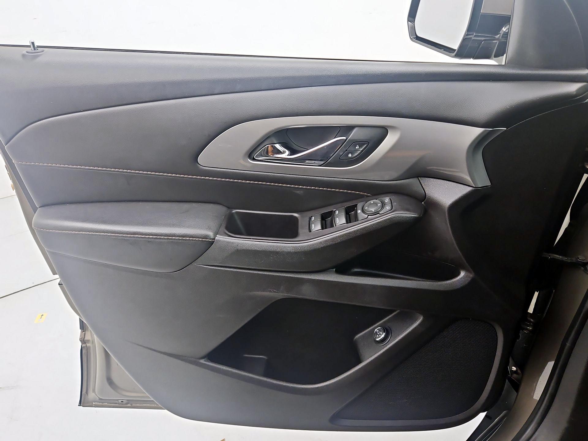Thumbnail: 2020 Chevrolet Traverse - 12