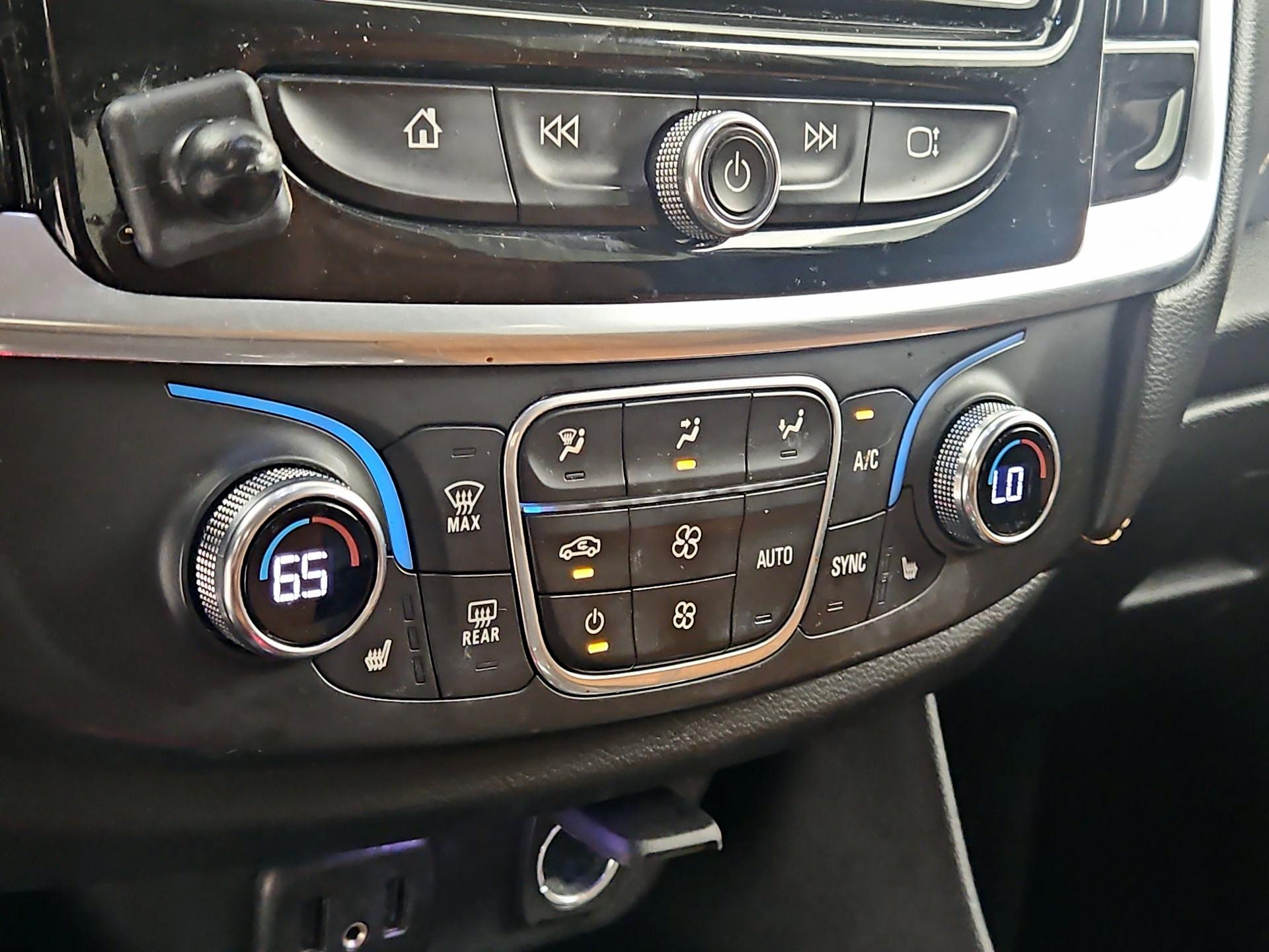 Thumbnail: 2020 Chevrolet Traverse - 16