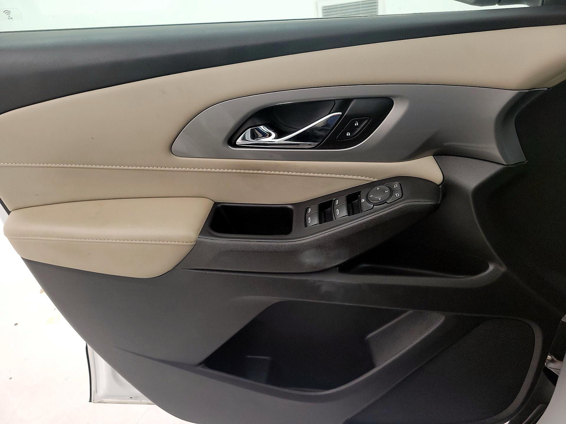 Thumbnail: 2022 Chevrolet Traverse - 10