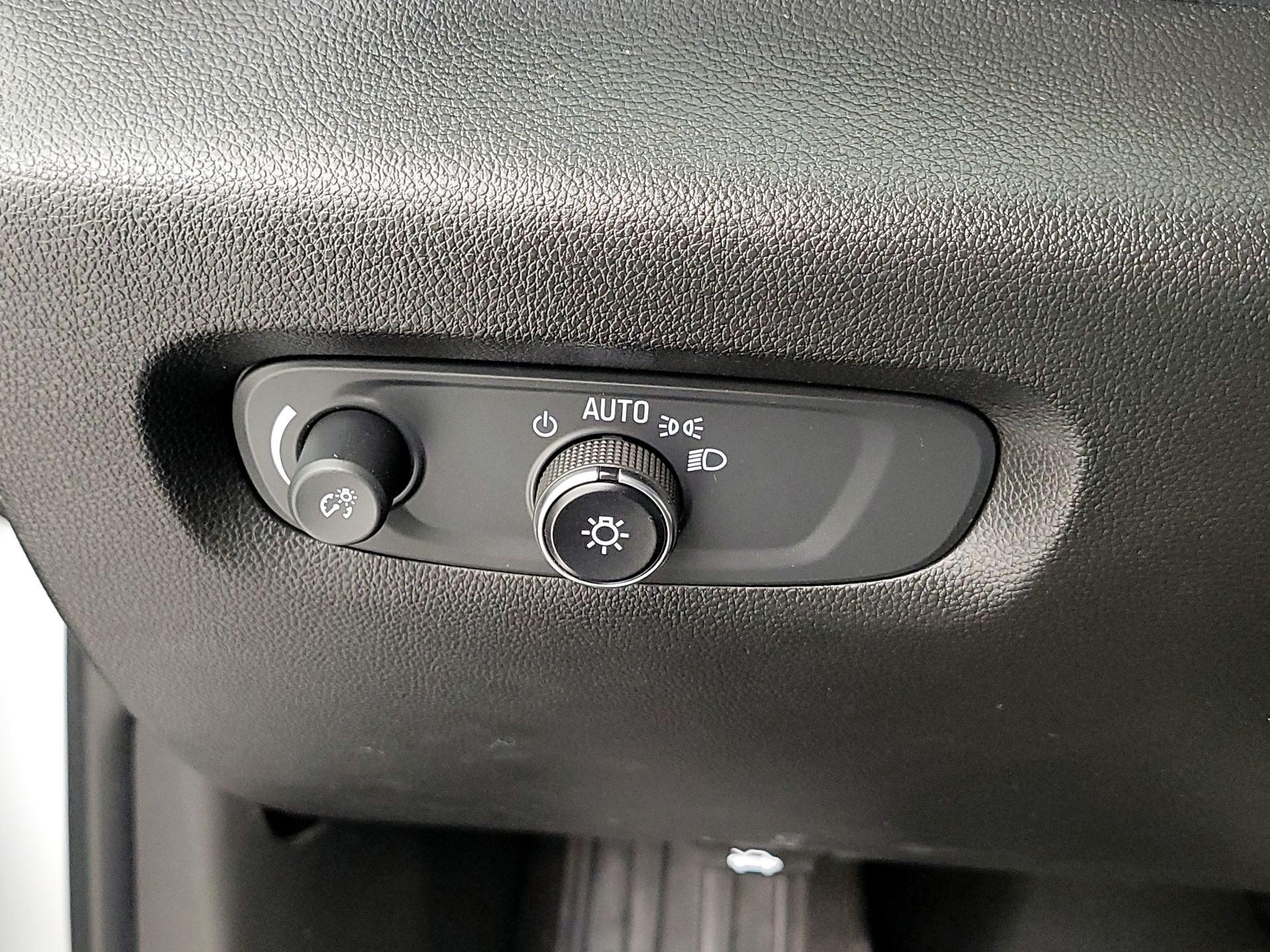 Thumbnail: 2022 Chevrolet Traverse - 11