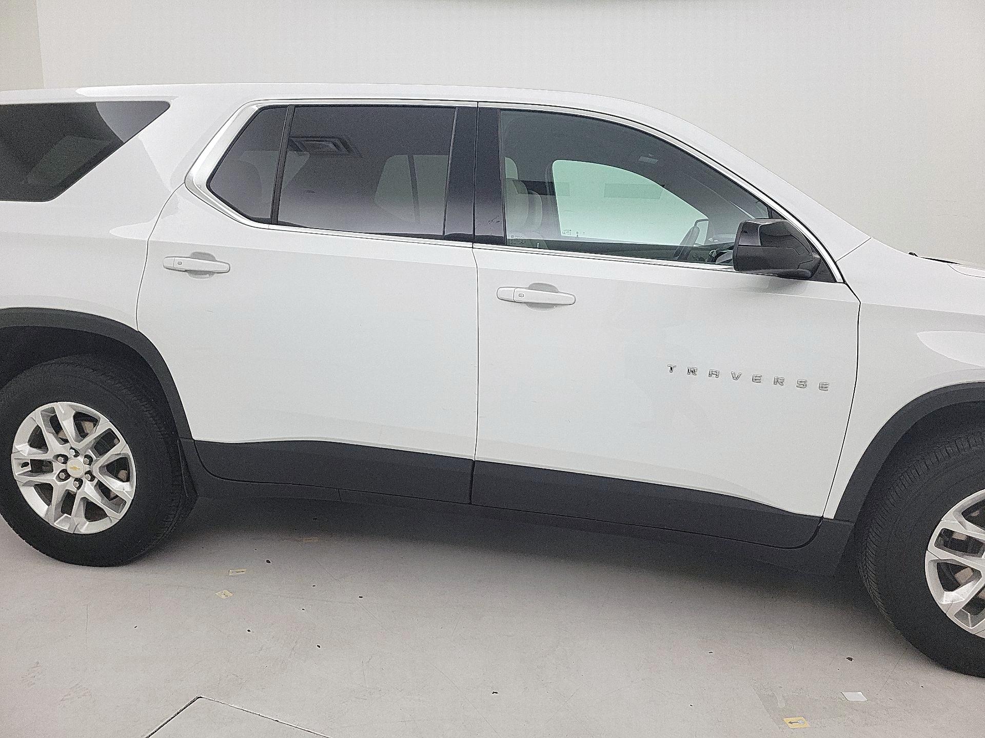 Thumbnail: 2022 Chevrolet Traverse - 4