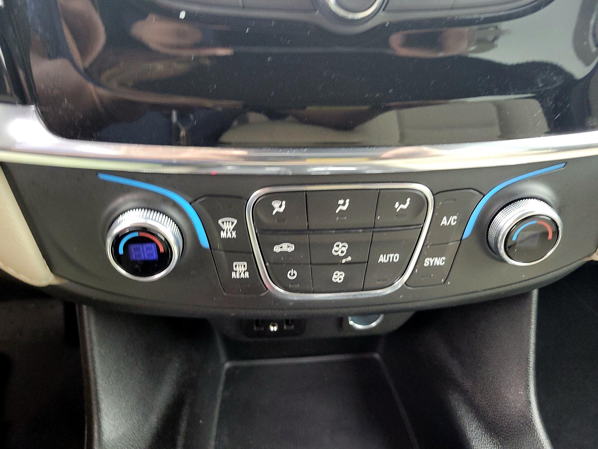 Thumbnail: 2023 Chevrolet Traverse - 16