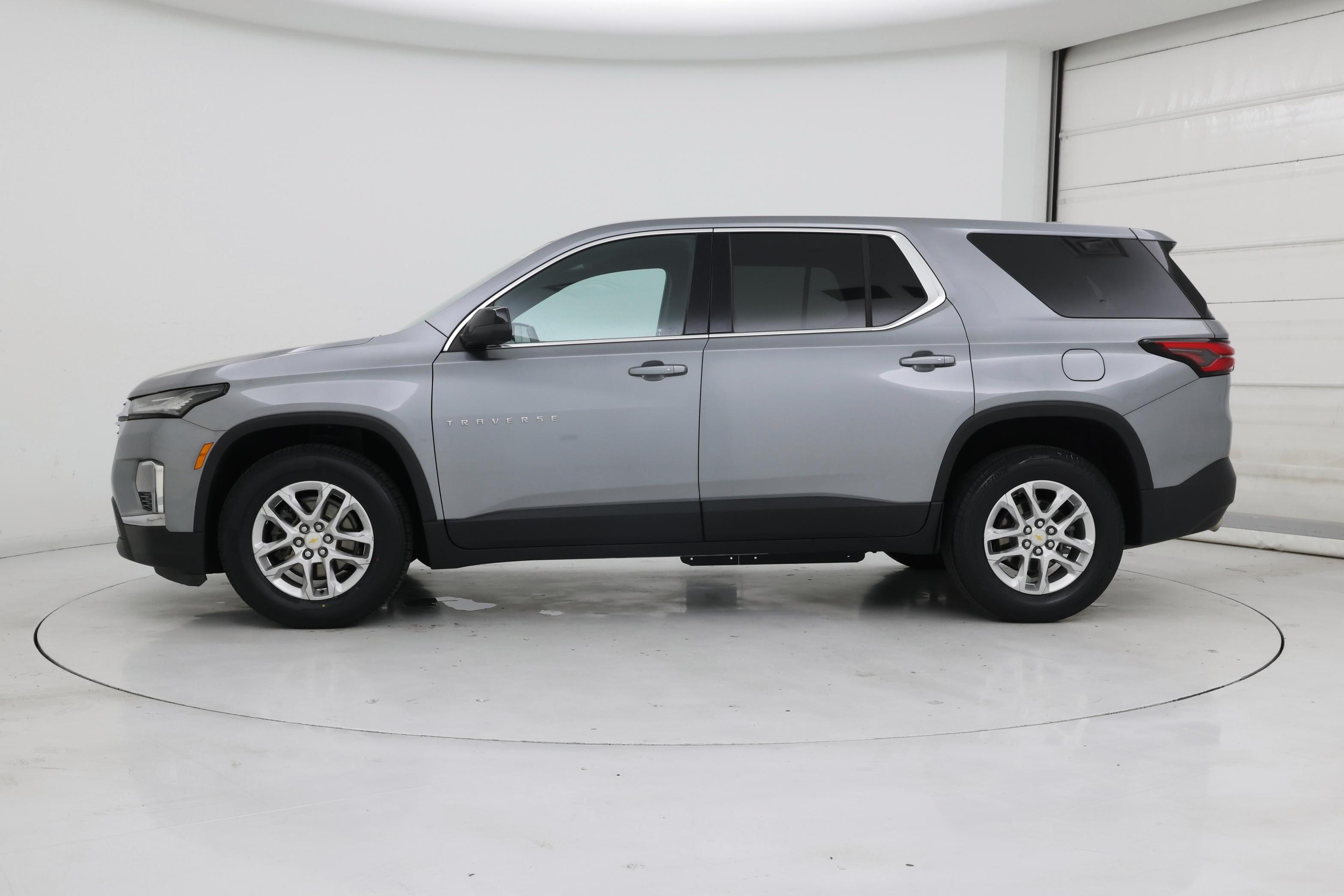 Thumbnail: 2023 Chevrolet Traverse - 3