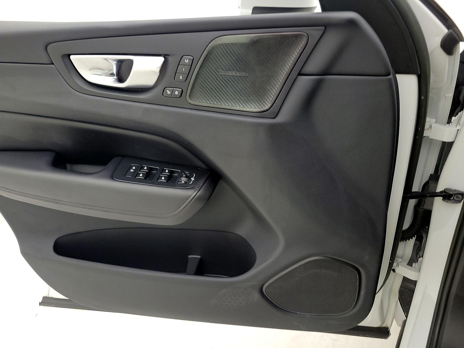 Thumbnail: 2023 Volvo XC60 - 10