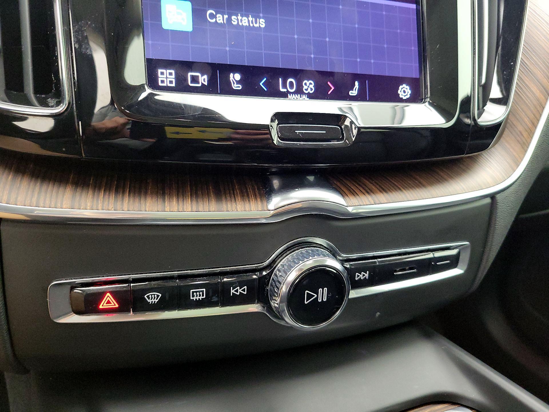 Thumbnail: 2023 Volvo XC60 - 15