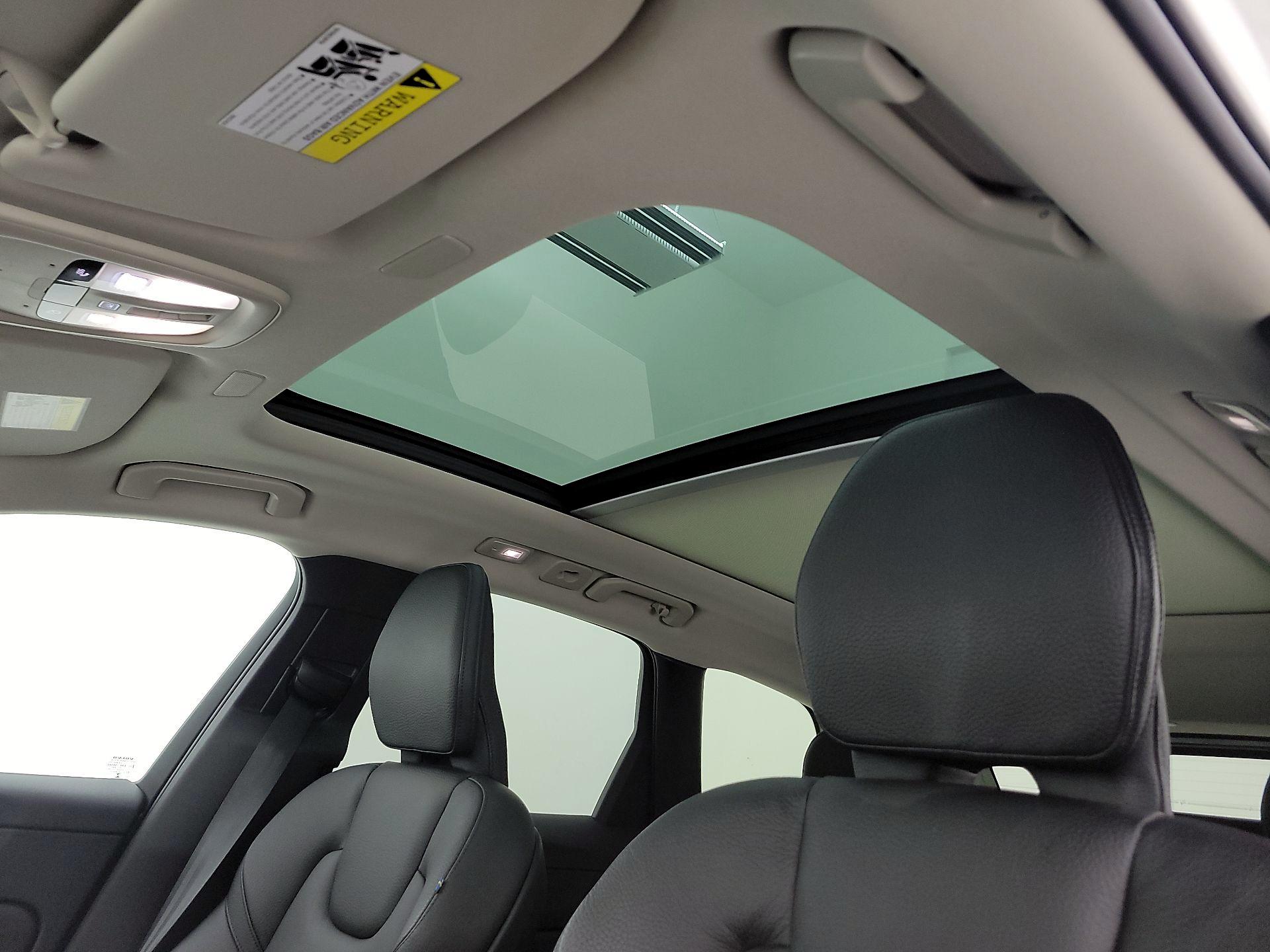 Thumbnail: 2023 Volvo XC60 - 17