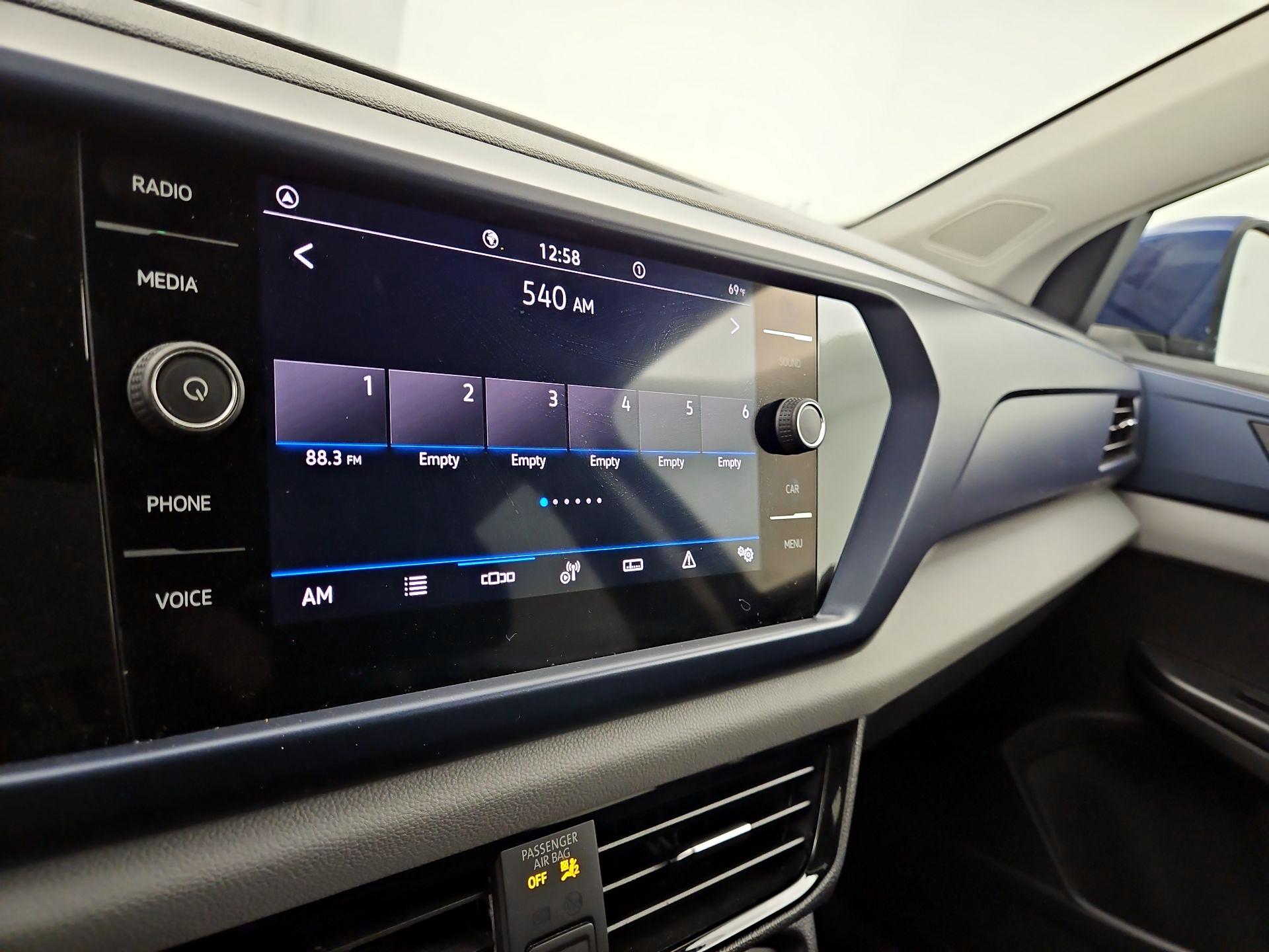 Thumbnail: 2022 Volkswagen Taos - 15