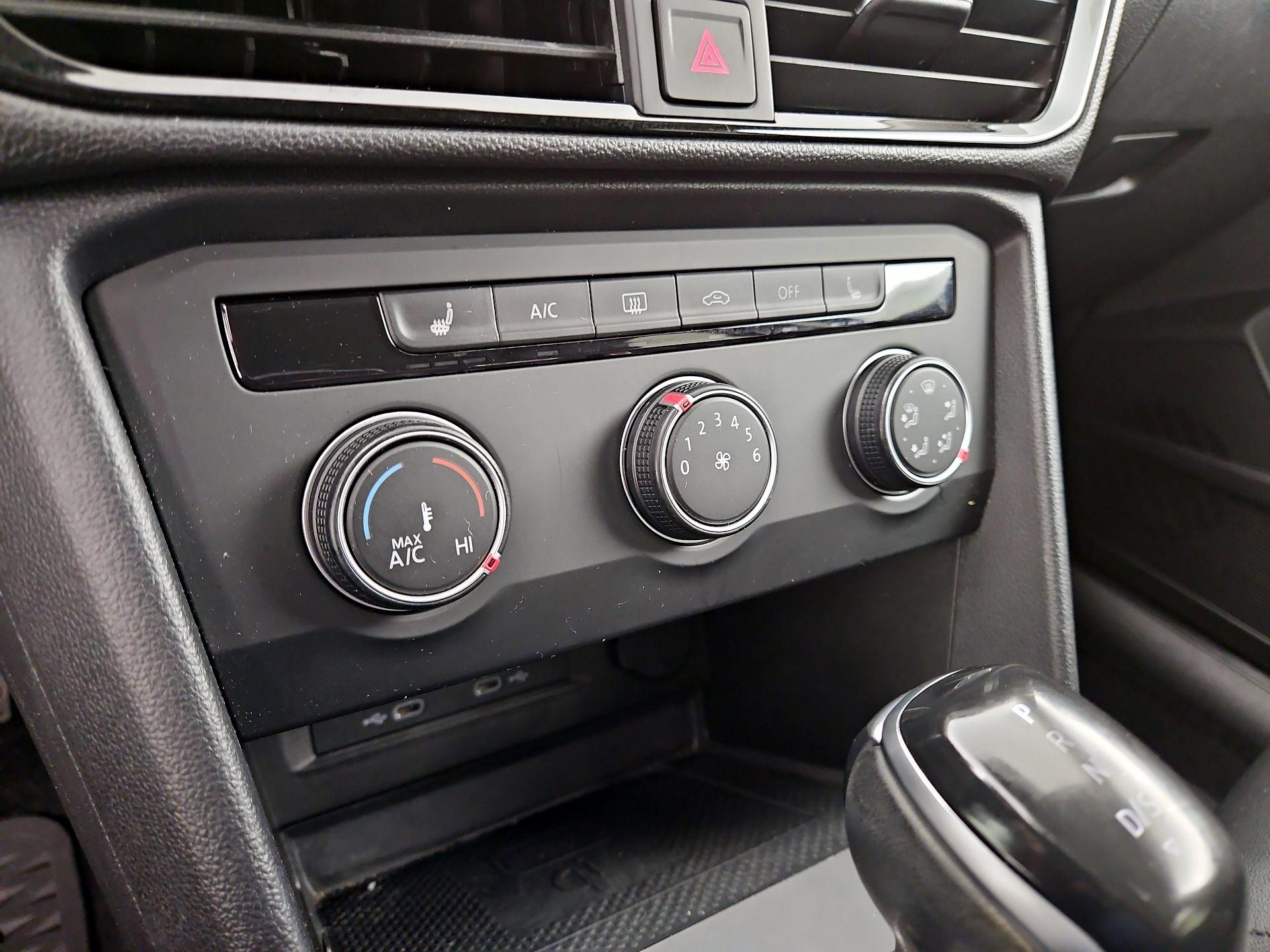 Thumbnail: 2022 Volkswagen Taos - 16