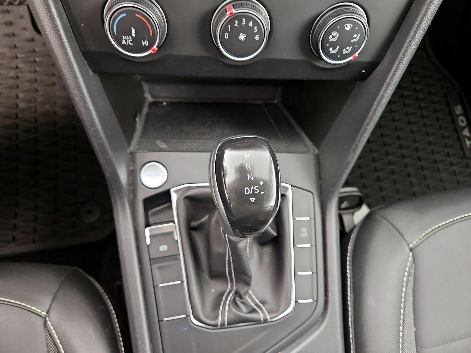 Thumbnail: 2022 Volkswagen Taos - 17