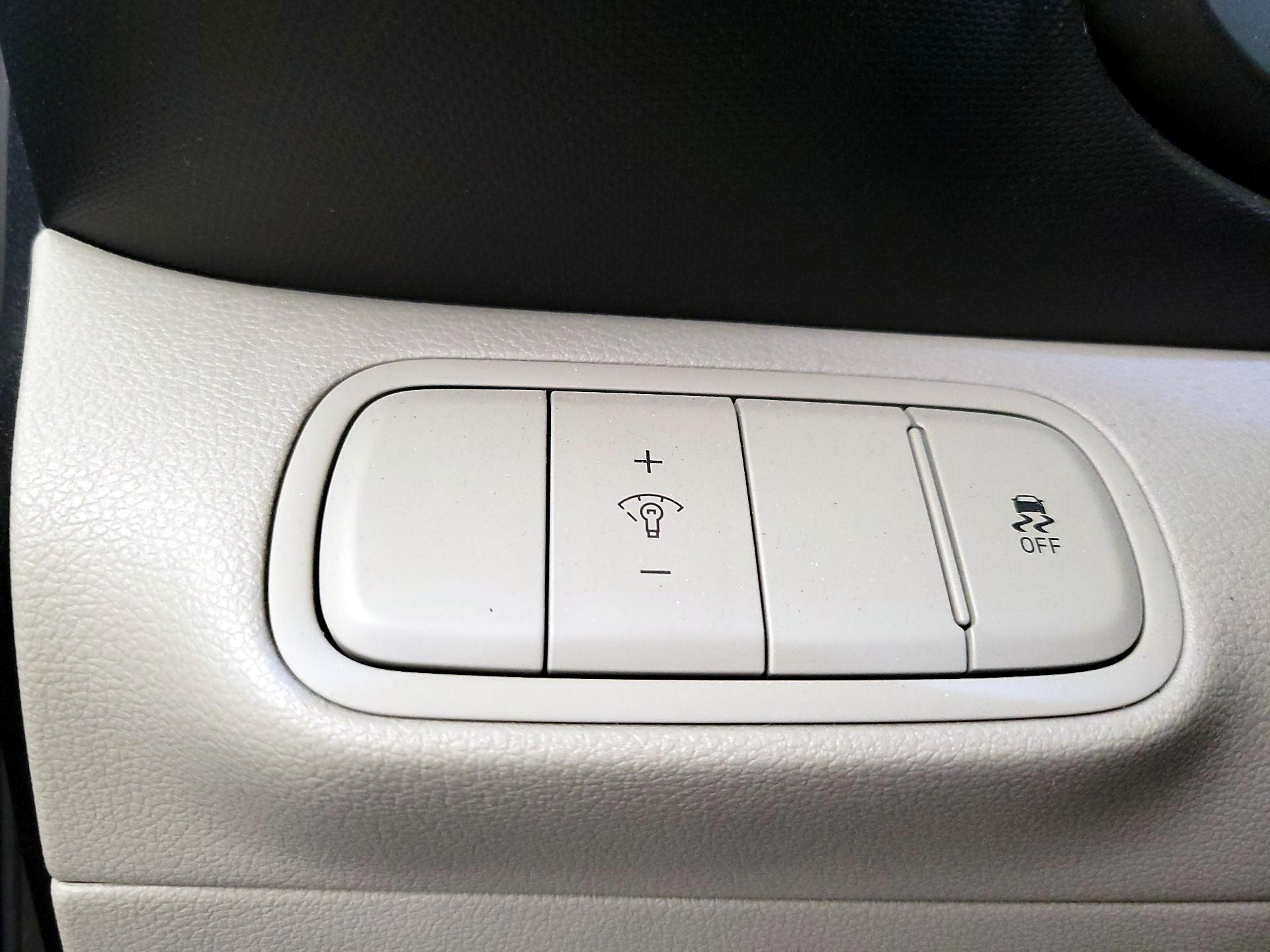 Thumbnail: 2023 Hyundai Venue - 13