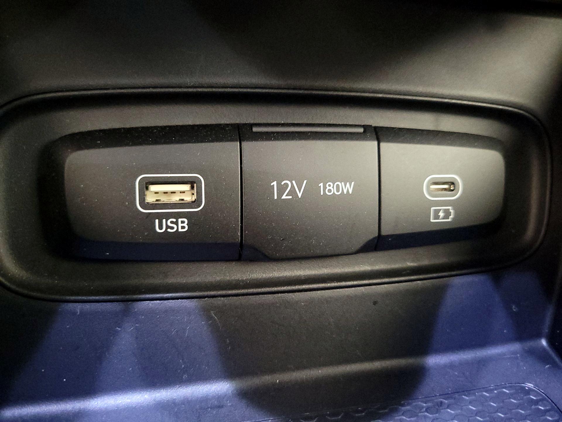 Thumbnail: 2023 Hyundai Venue - 18