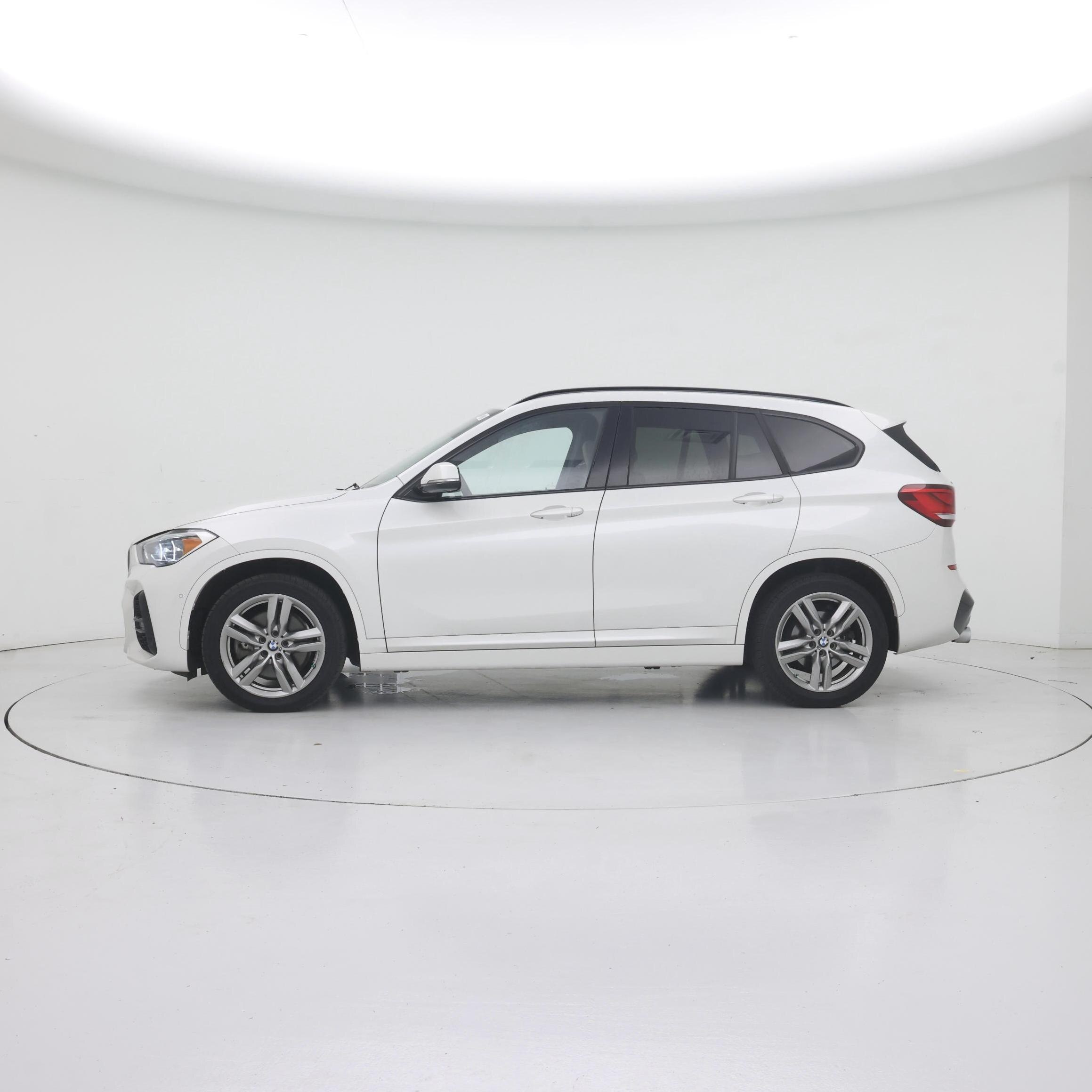 Thumbnail: 2021 BMW X1 - 3