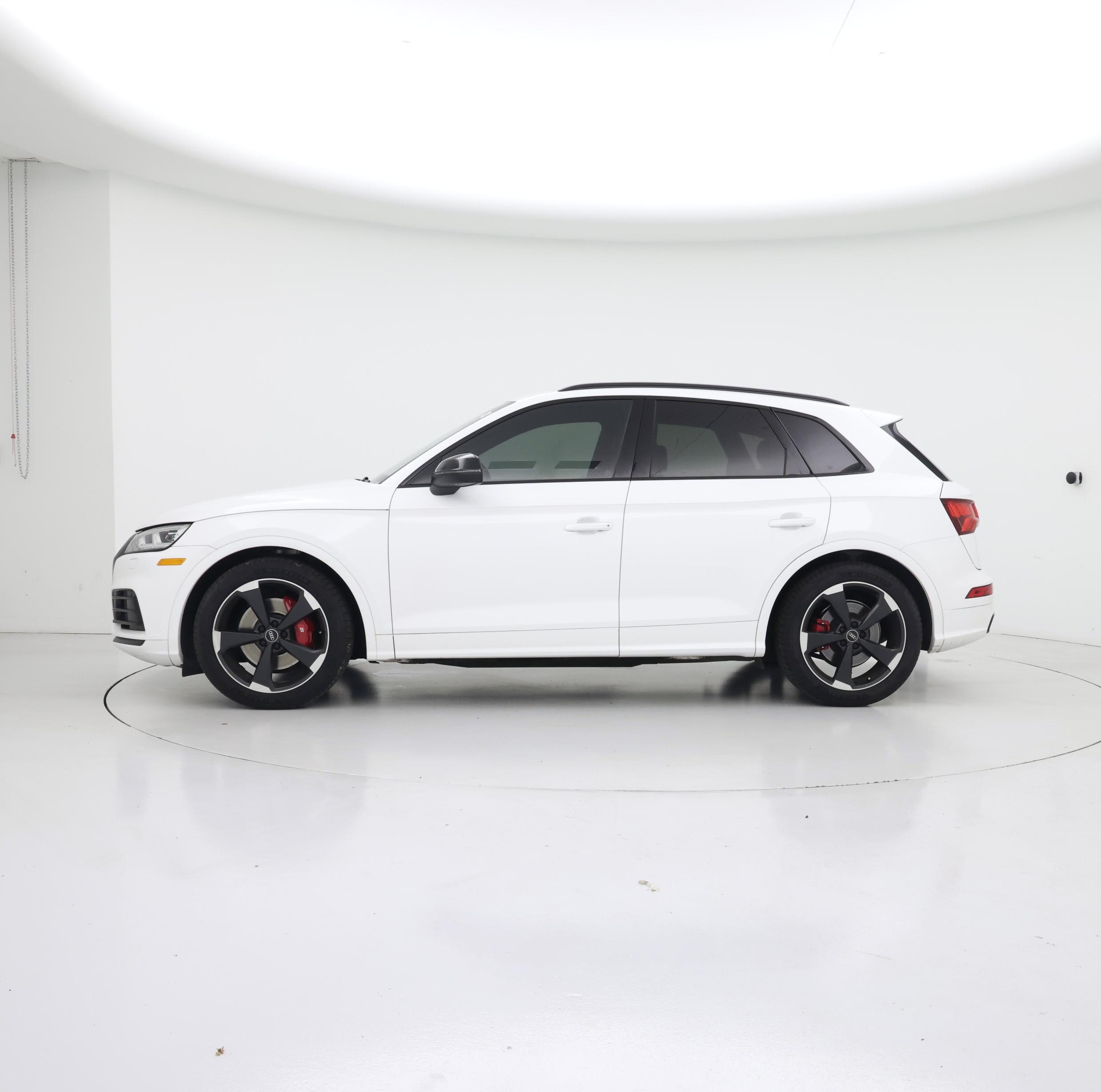 Thumbnail: 2020 Audi SQ5 - 3