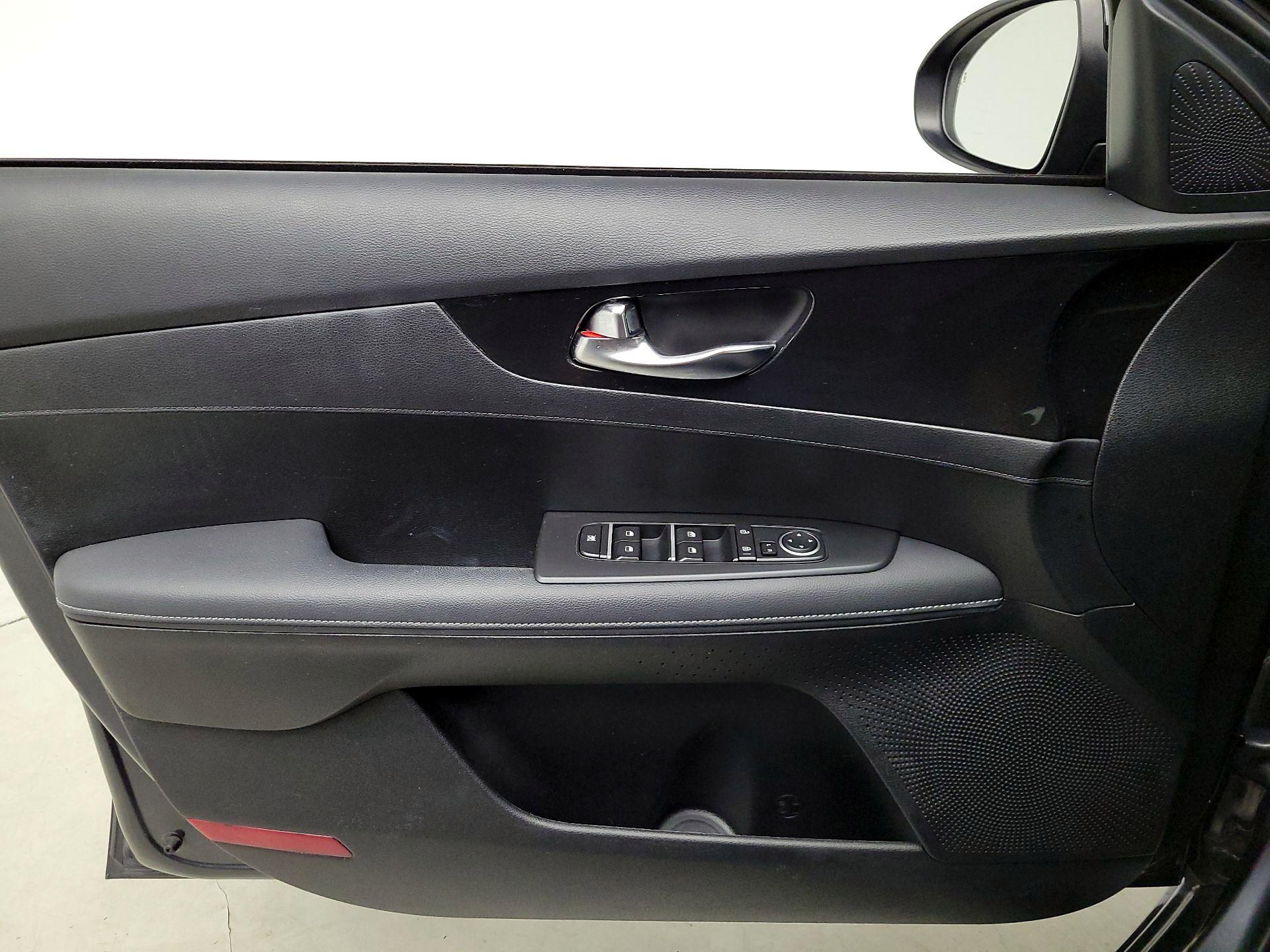 Thumbnail: 2024 Kia Forte - 12