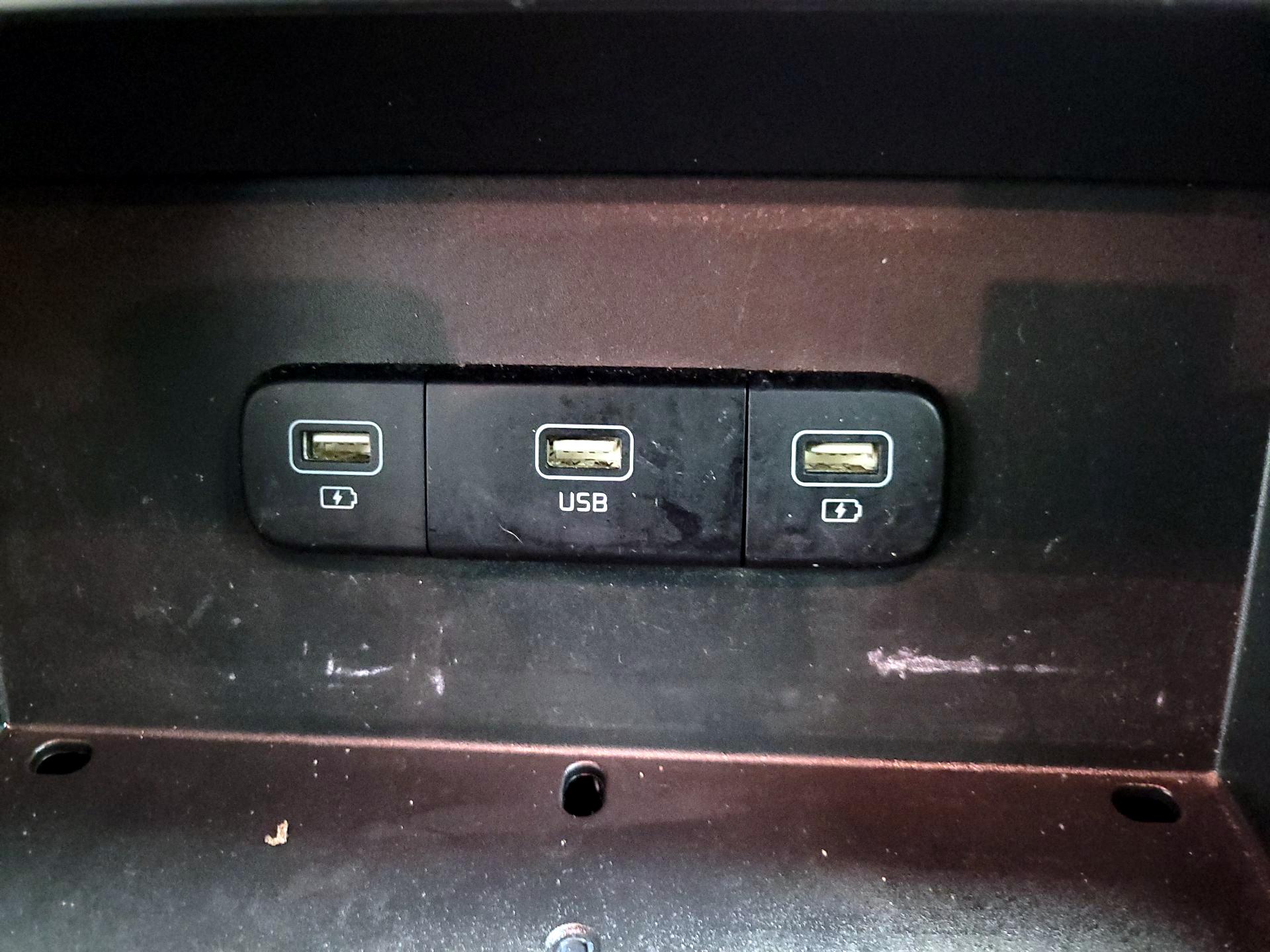 Thumbnail: 2024 Kia Carnival - 18