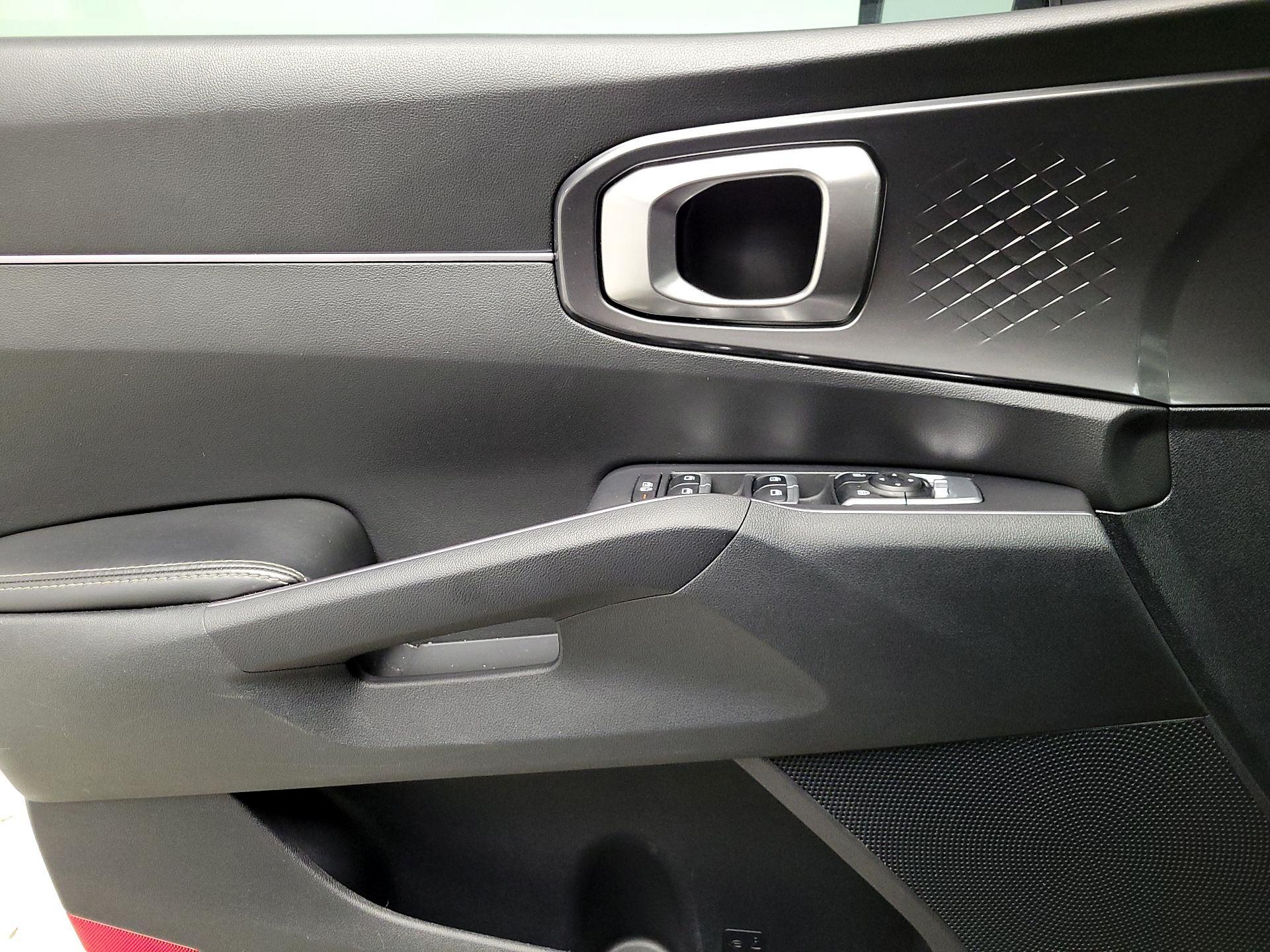 Thumbnail: 2023 Kia Sorento - 12