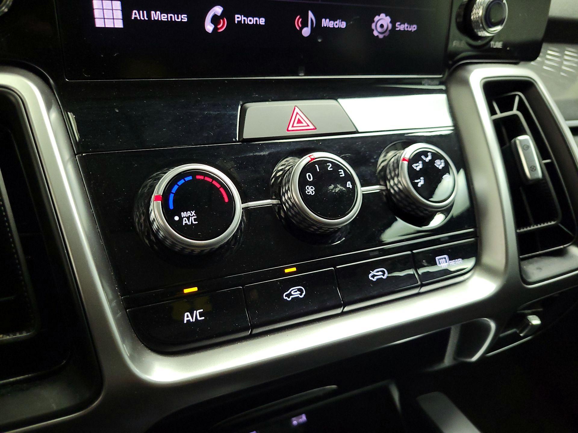 Thumbnail: 2023 Kia Sorento - 16