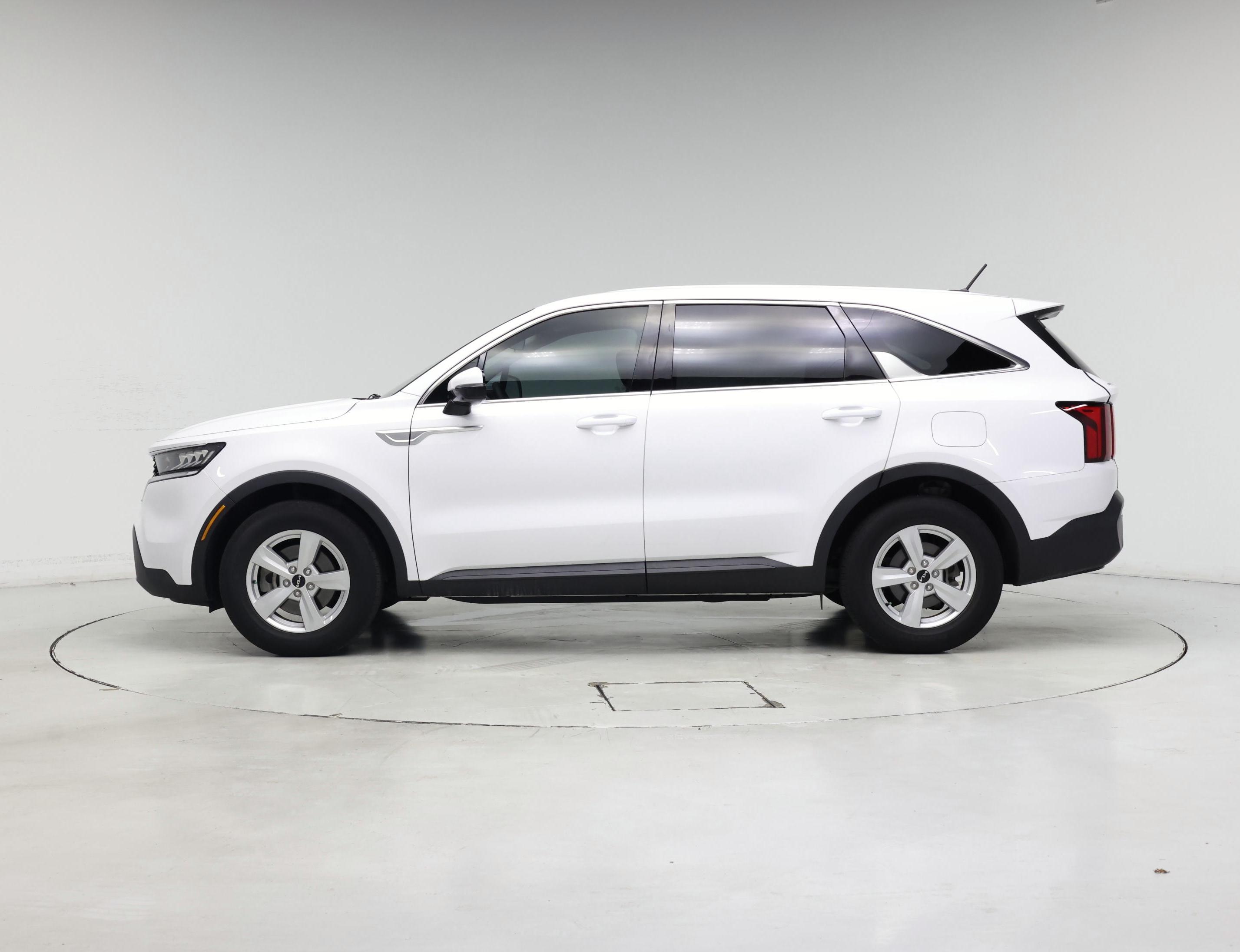 Thumbnail: 2023 Kia Sorento - 3