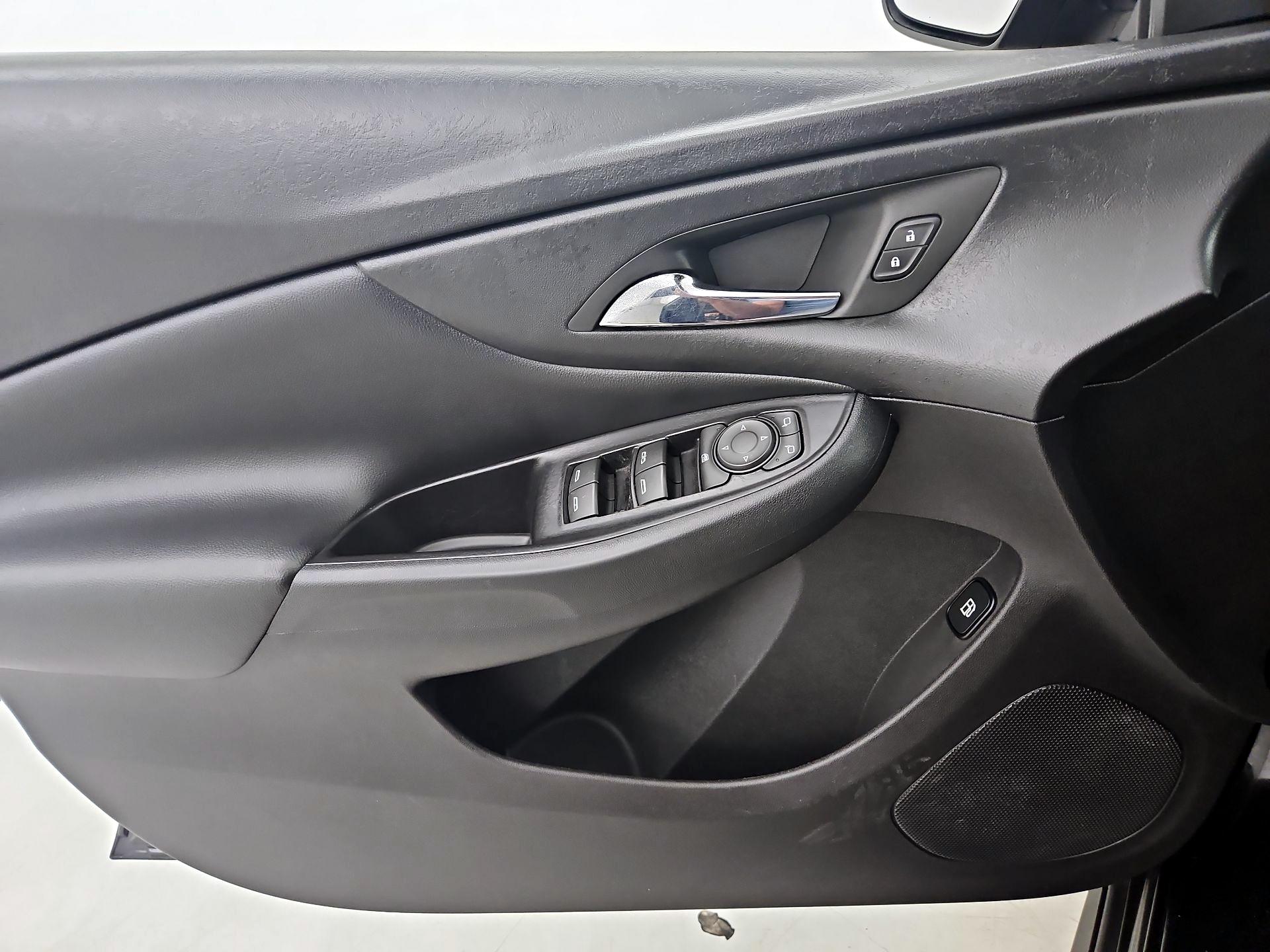 Thumbnail: 2018 Chevrolet Volt - 12