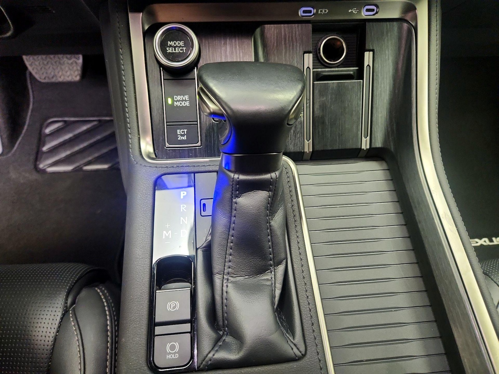 2024 Lexus GX Luxury - Photo 19