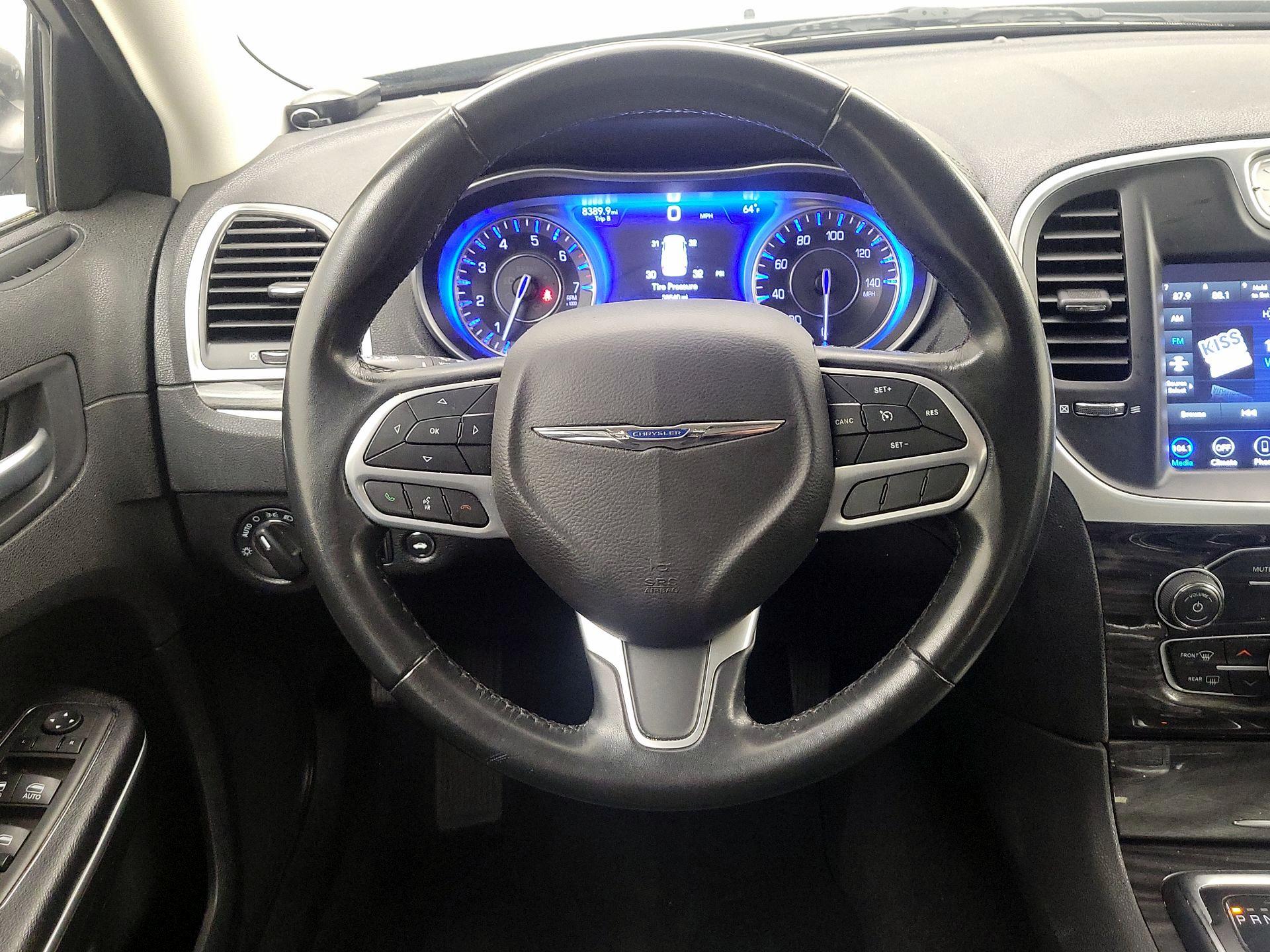 Thumbnail: 2022 Chrysler 300 - 10