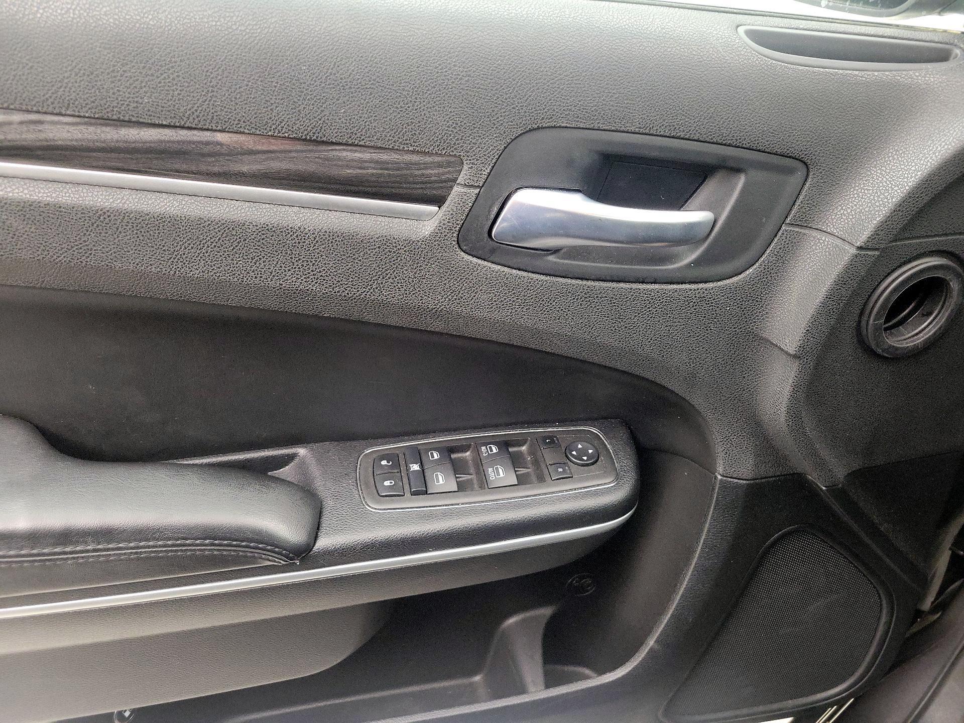 Thumbnail: 2022 Chrysler 300 - 12