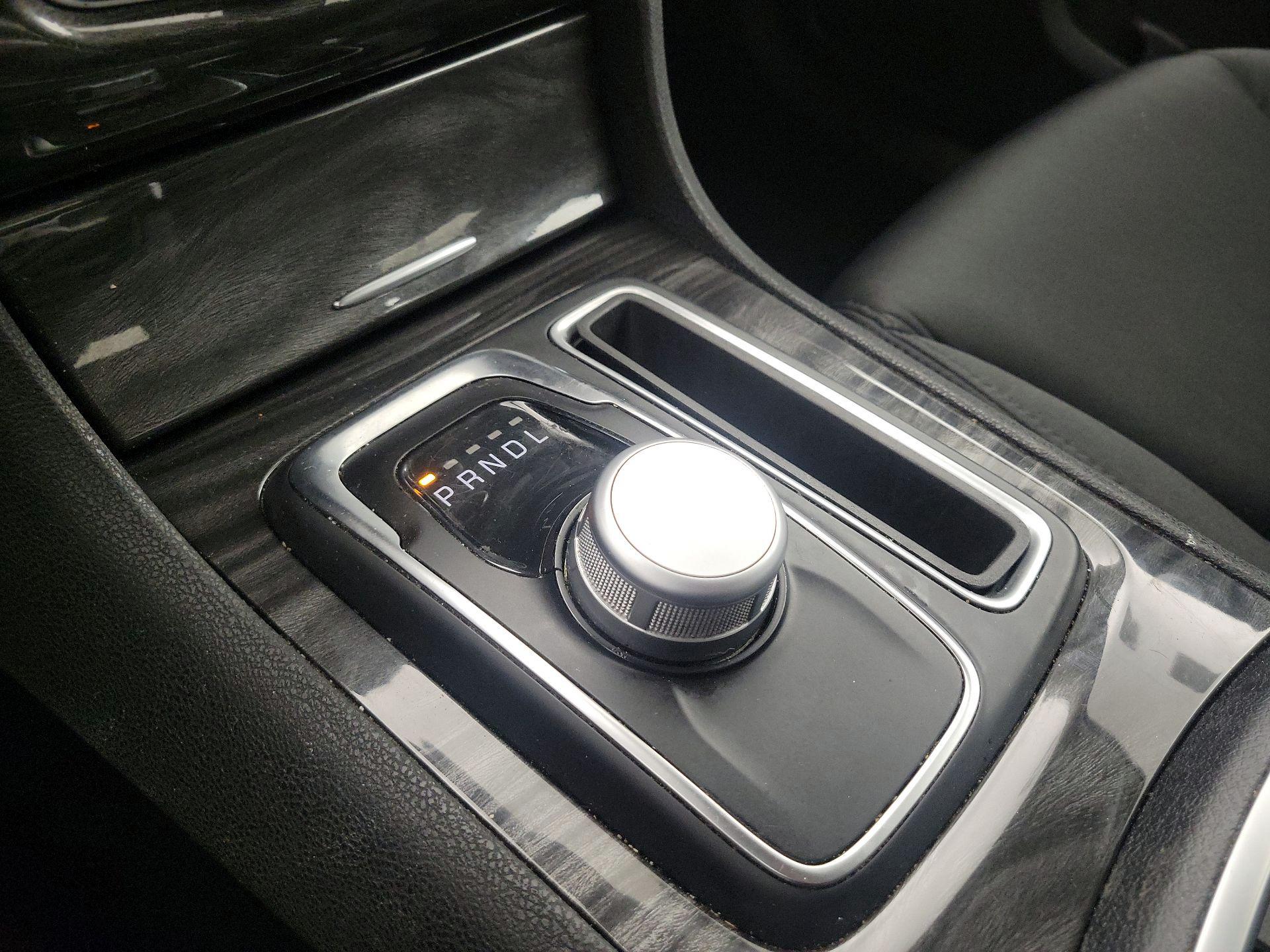 Thumbnail: 2022 Chrysler 300 - 17