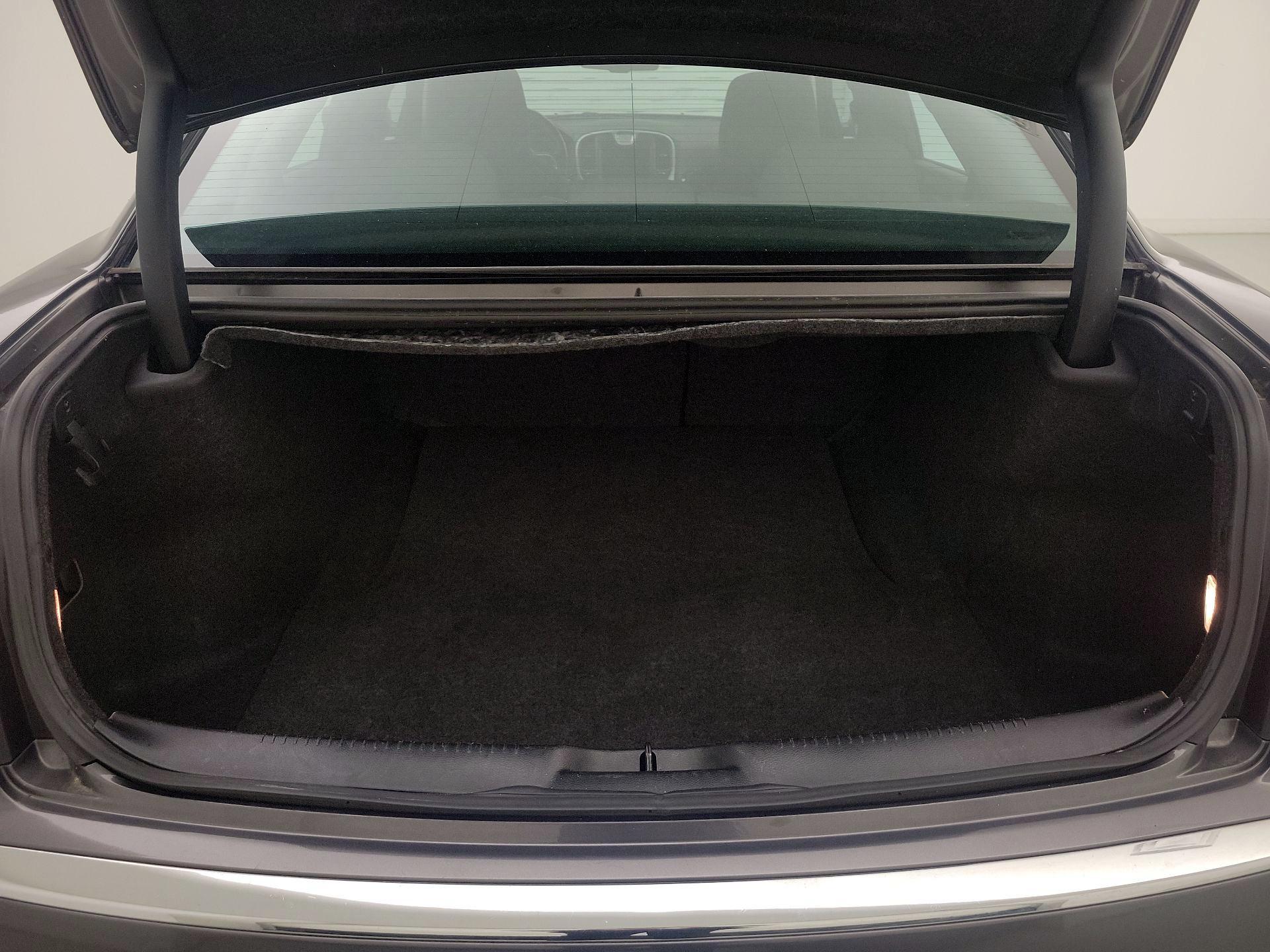 Thumbnail: 2022 Chrysler 300 - 20