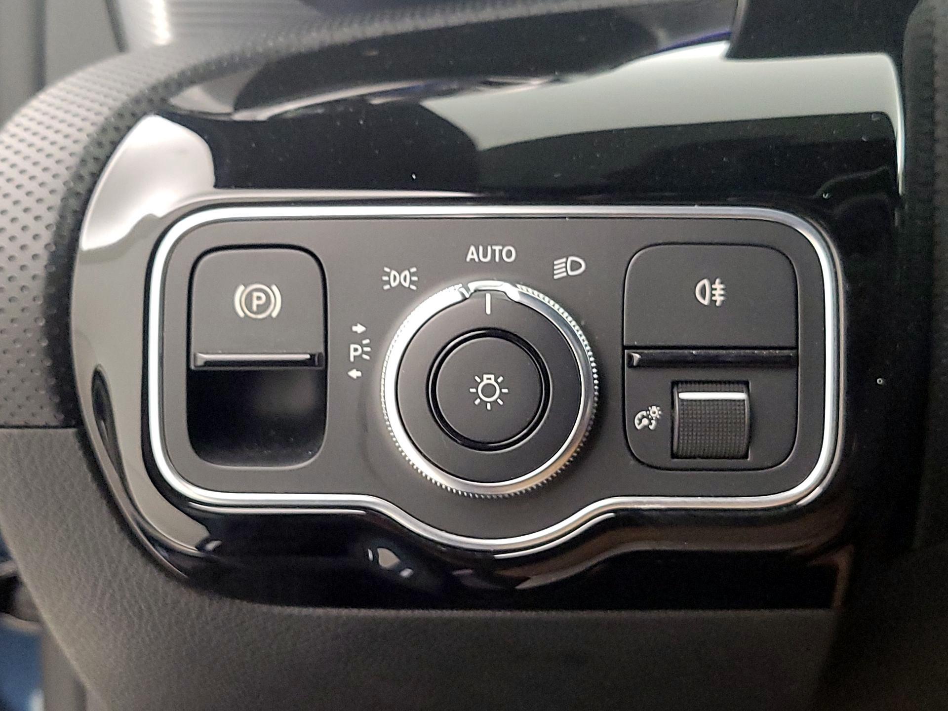 Thumbnail: 2020 Mercedes-Benz A-Class - 13