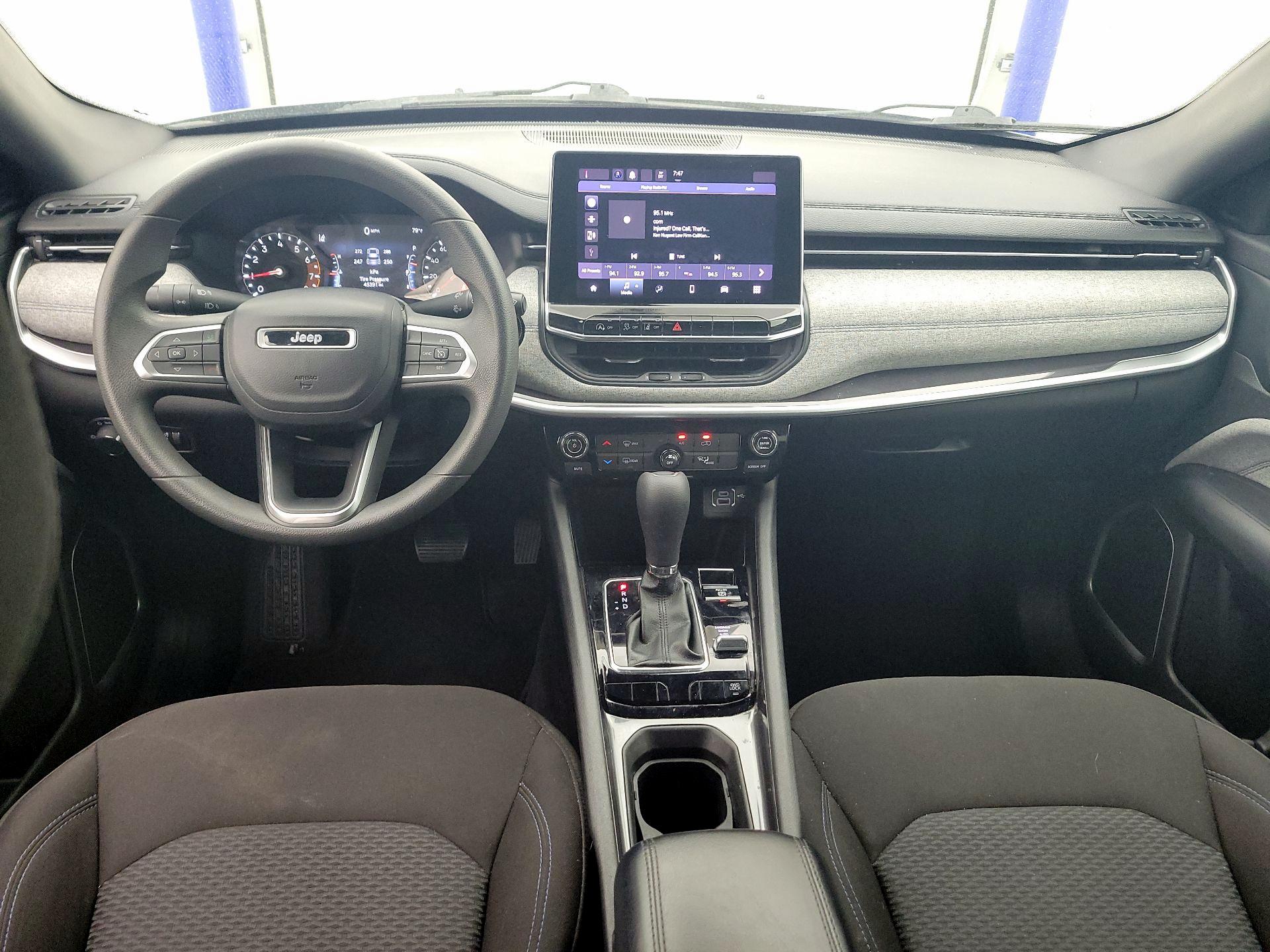 Thumbnail: 2023 Jeep Compass - 9