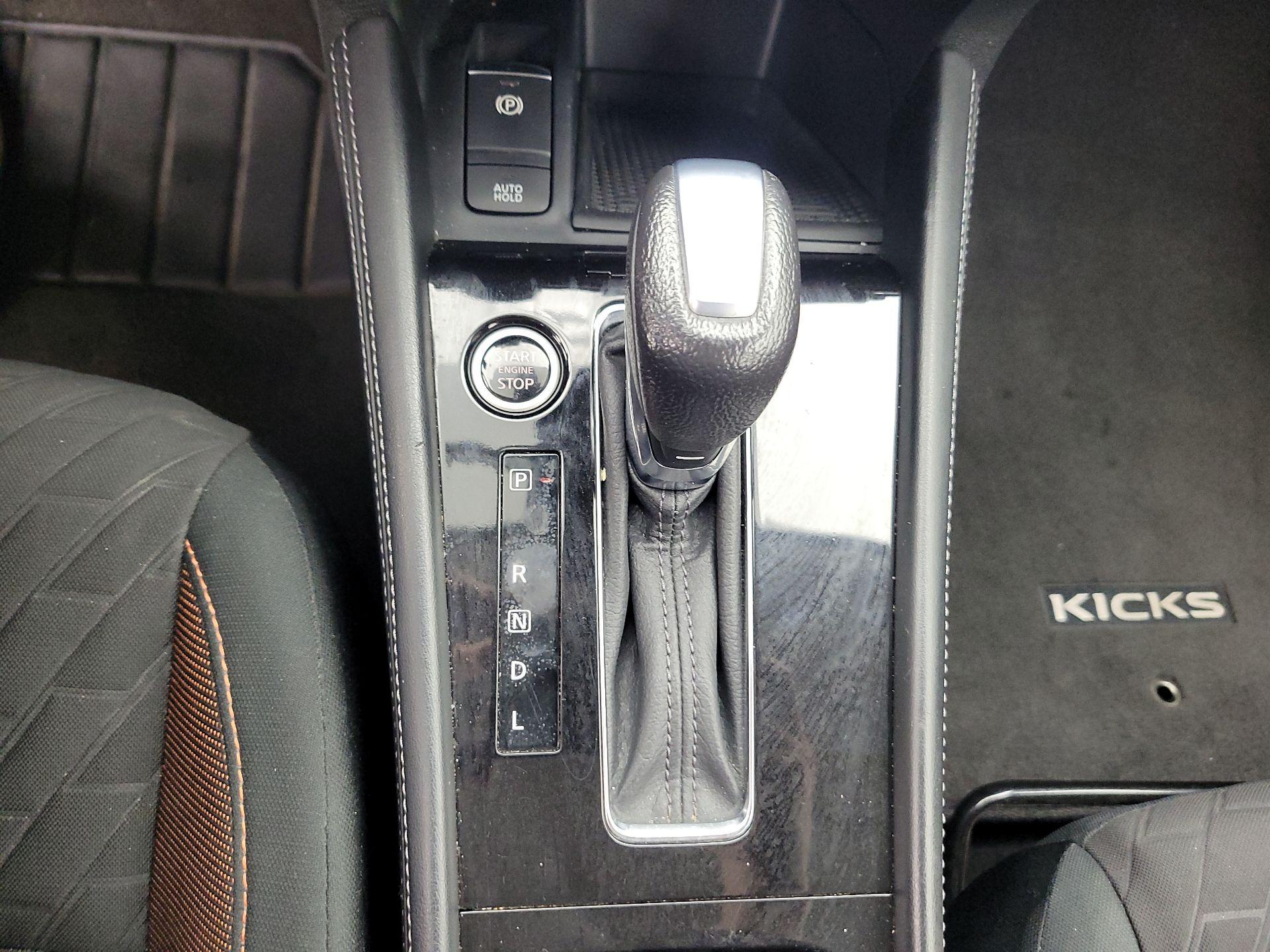 Thumbnail: 2021 Nissan Kicks - 17