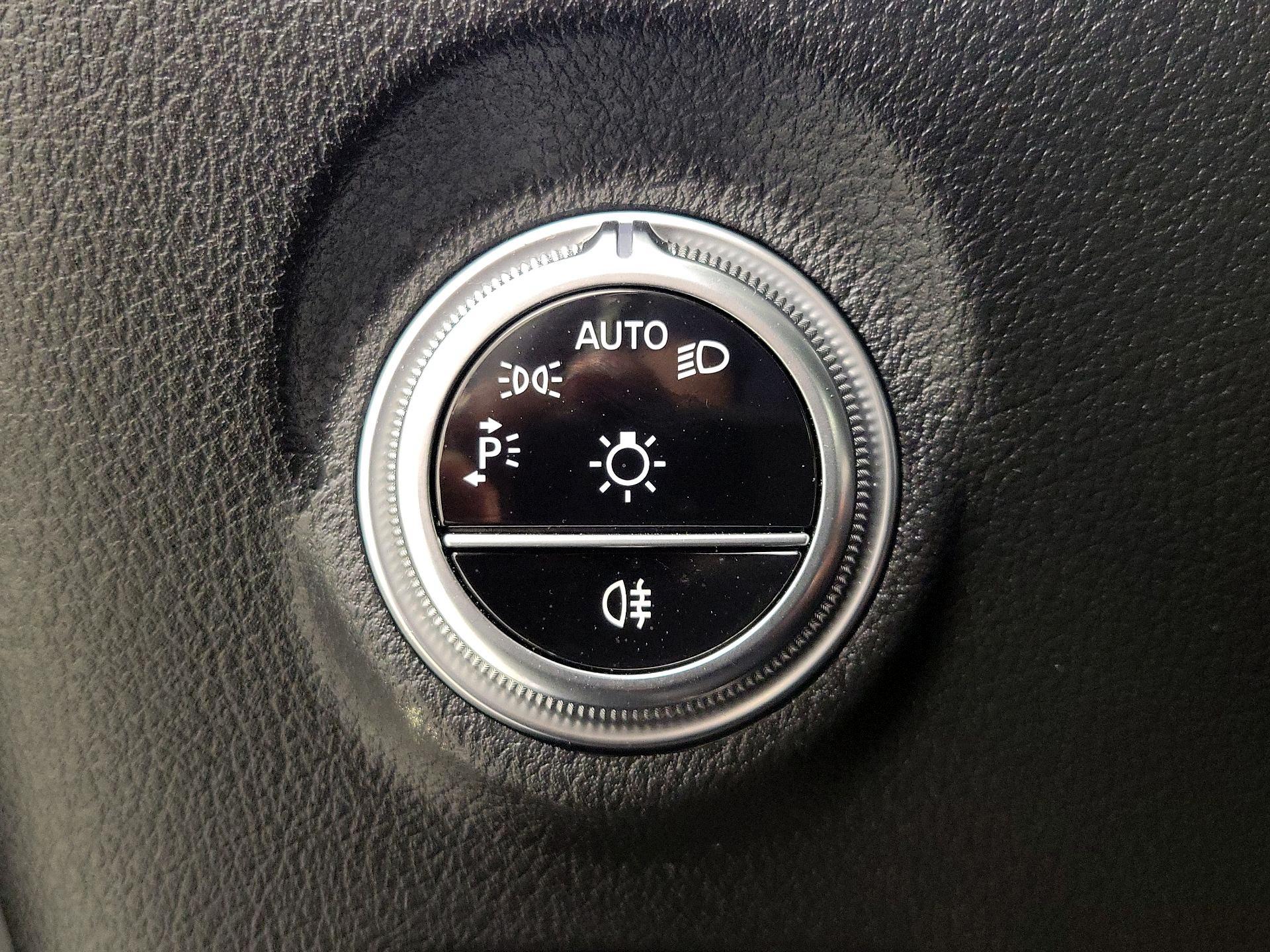 Thumbnail: 2022 Mercedes-Benz C-Class - 13