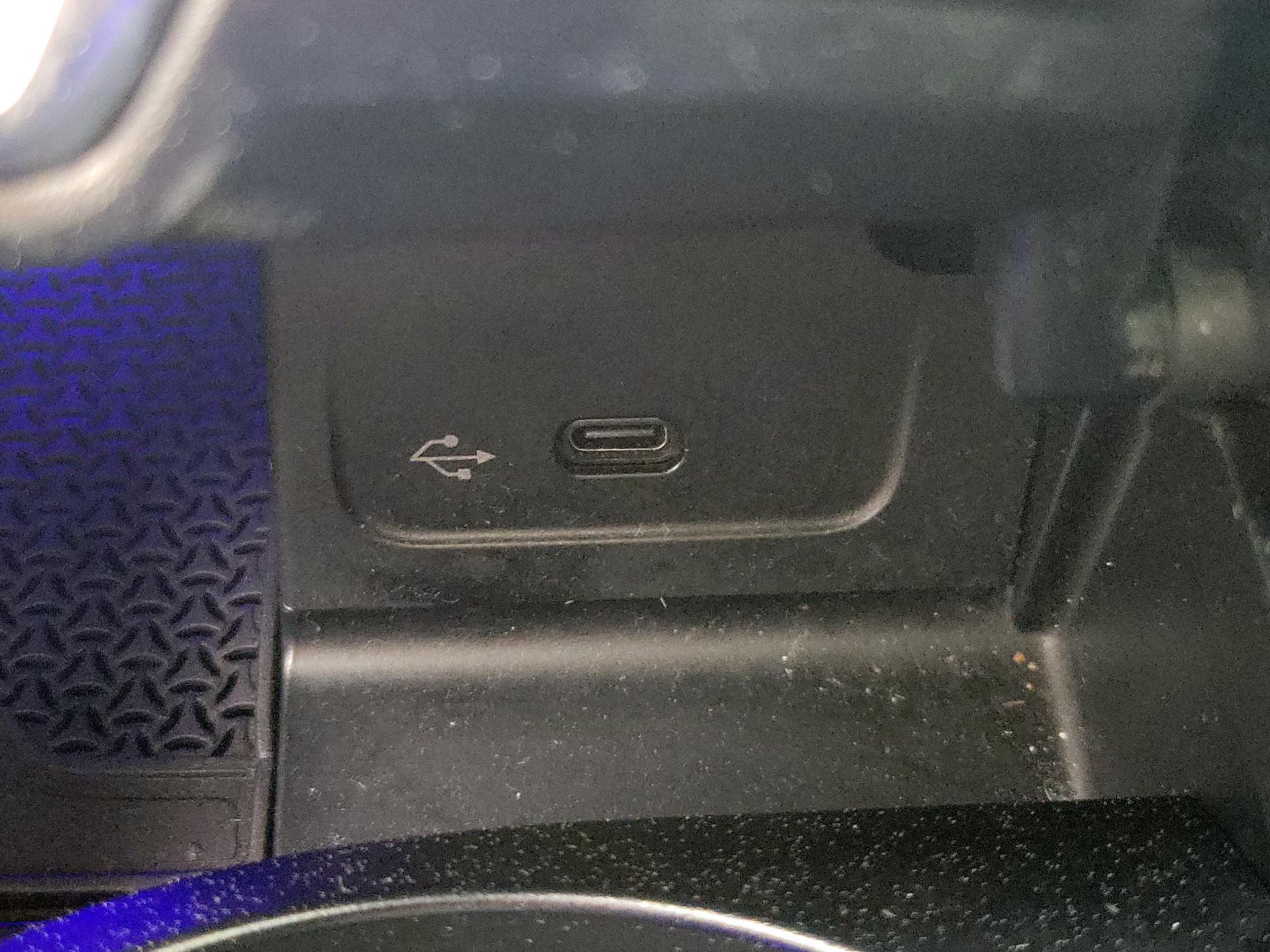 Thumbnail: 2022 Mercedes-Benz C-Class - 19