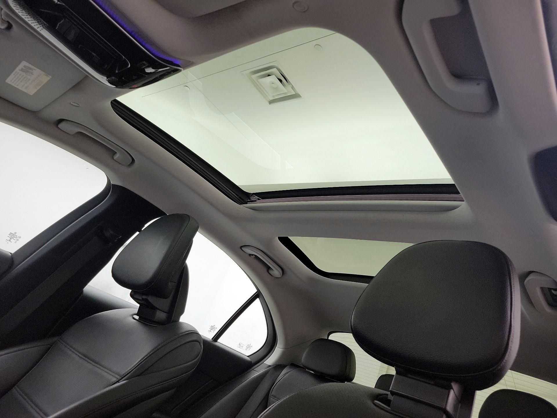 Thumbnail: 2022 Mercedes-Benz C-Class - 20