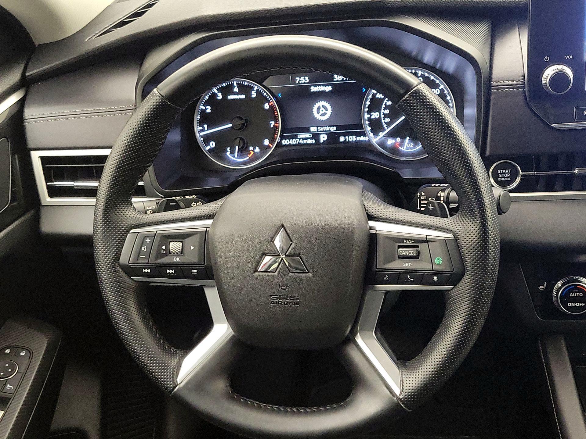 Thumbnail: 2024 Mitsubishi Outlander - 10