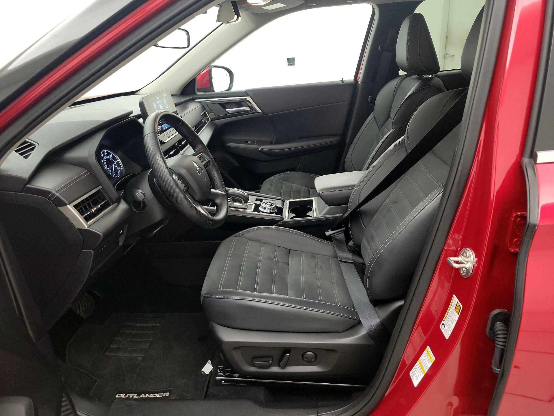 Thumbnail: 2024 Mitsubishi Outlander - 11